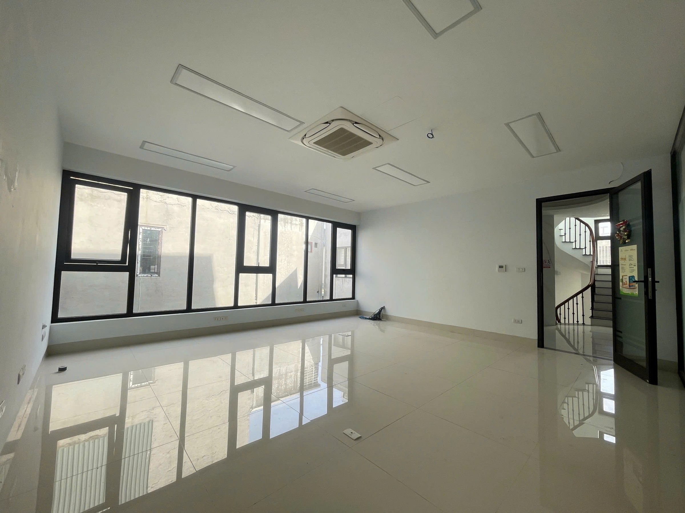 Cho thuê văn phòng Trung Văn Tố Hữu, 30 m2, vp vuông vắn thoáng mát