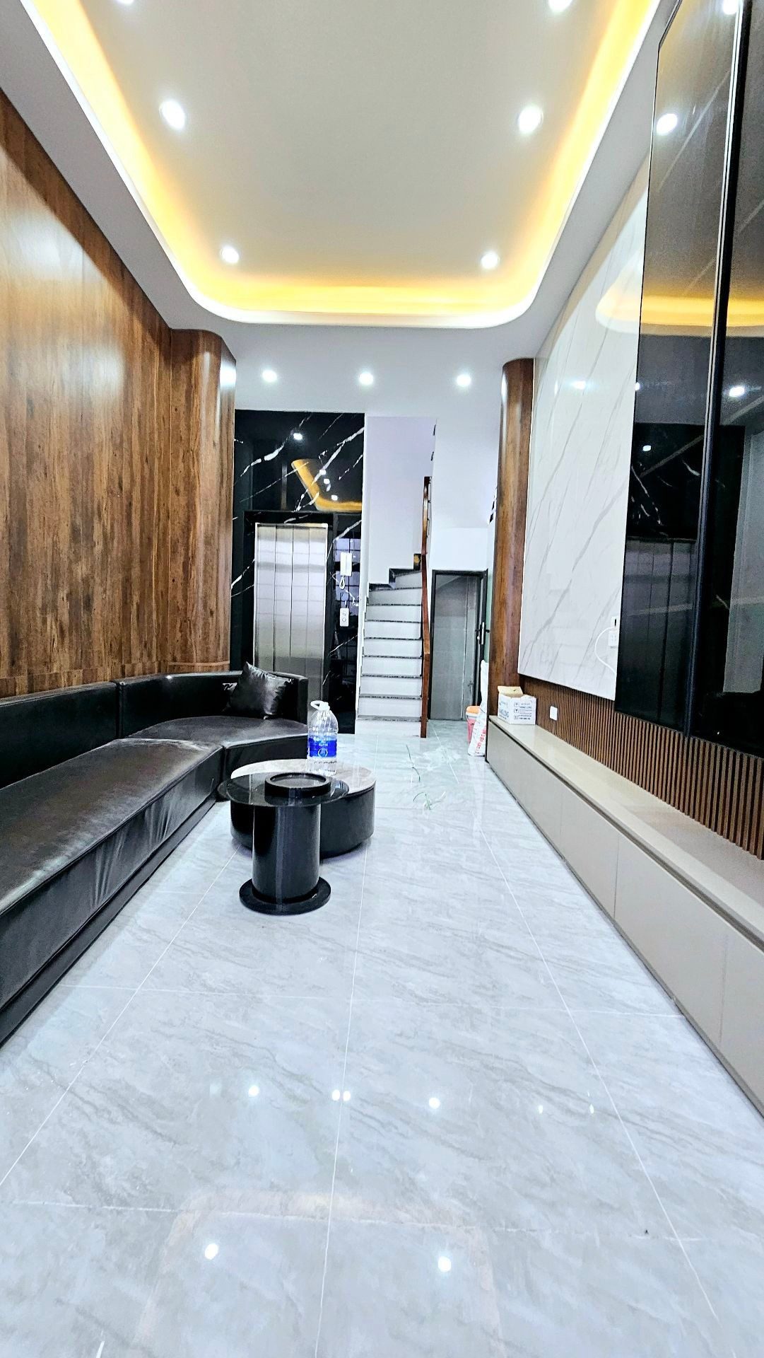 Bán nhà ngõ Trại Cá Trương Định – Giá 9.9 tỷ – DT 35m² x 6 tầng – Lô góc 2 mặt thoáng, Thang máy nhập khẩu, Mới koong ở luôn
