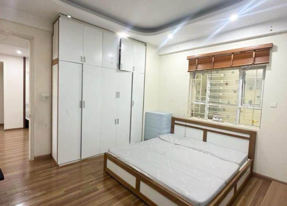 Hơn 5 tỷ Chung cư Nguyễn Hoàng 70m2, 2 phòng ngủ, Sổ Đỏ sẵn trong nhà.