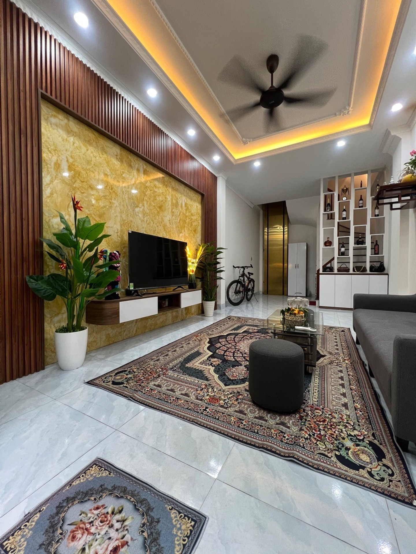 Bán nhà Hoàng Mai – Giá 12.85 tỷ – DT 35m² x 5 tầng – thang máy, vài bước ra ô tô tránh
