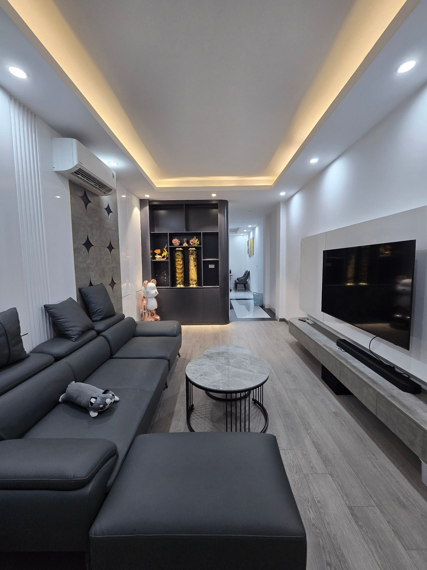Bán nhà Hoàng Mai – Giá 17 tỷ – DT 40m² x 5 tầng – thang máy, ô tô qua nhà, kinh doanh