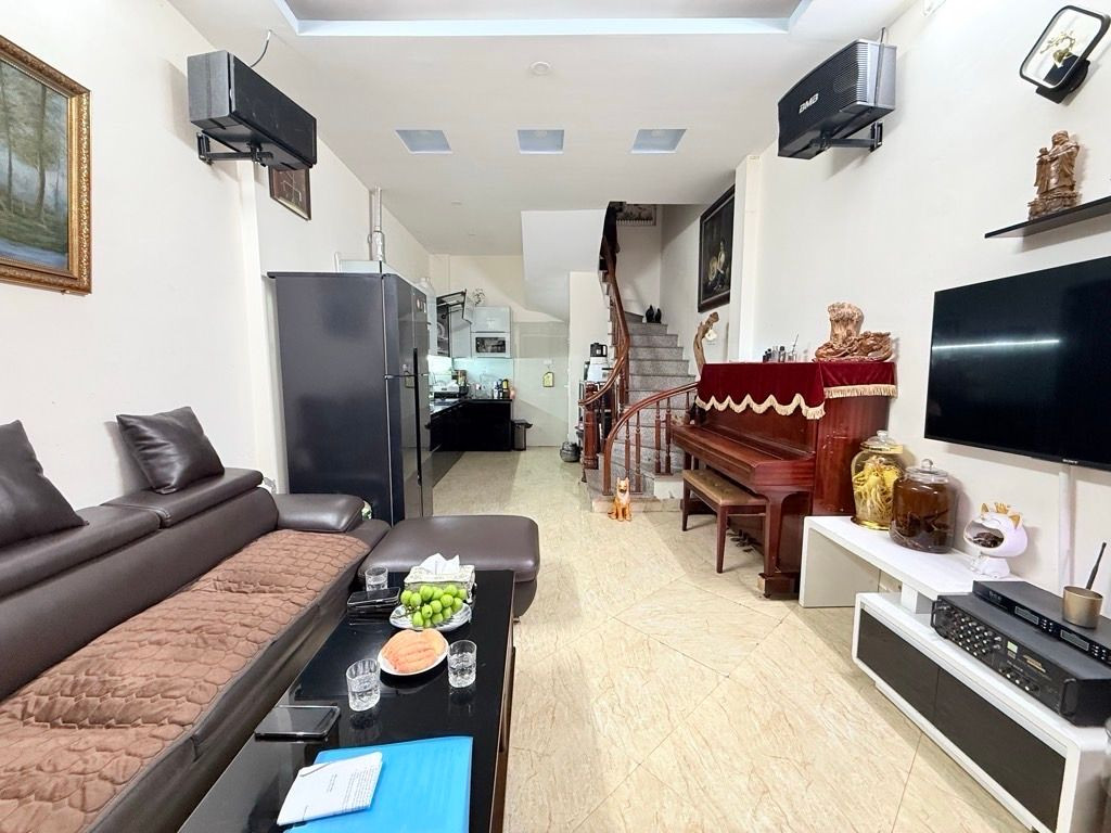 Bán nhà Hoàng Mai – Giá 8.2 tỷ – DT 36m² x 6 tầng – MT 3.7m – nhà đẹp, sân để xe riêng