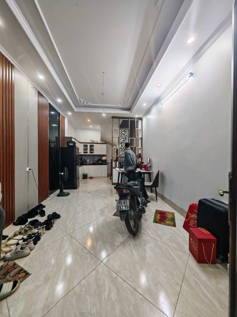 Bán nhà Hoàng Mai – Giá 7.95 tỷ – DT 35m² x 5 tầng – MT 3.5m – nhà đẹp, full nội thất, ở ngay