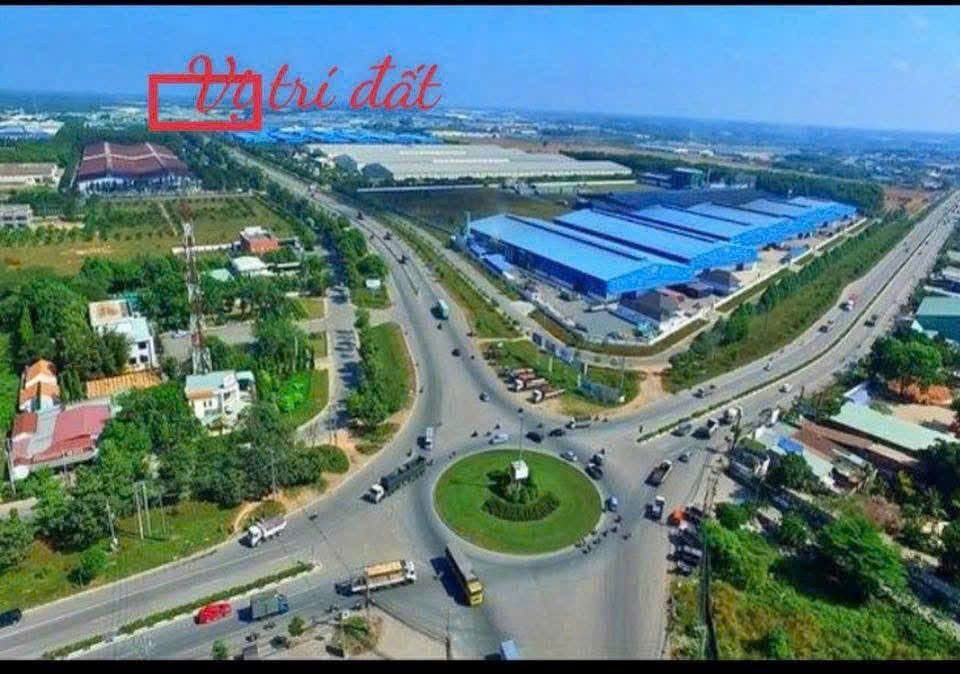 Mặt tiền DT747 gần cây xăng Kim Hằng . Uyên hưng-tân uyên
DT= 15*52
