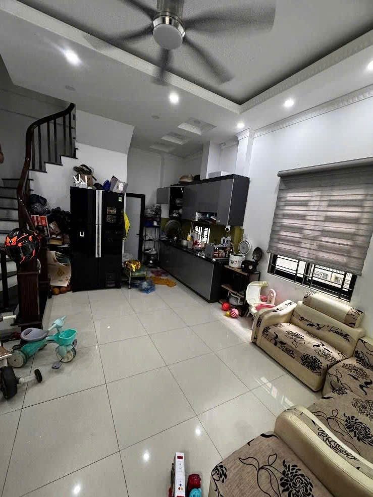 Bán nhà đẹp Thượng Thanh, Việt Hưng, Lô Góc, Ngõ Thông, Ô tô nhỏ đỗ cửa.. Gần Phố