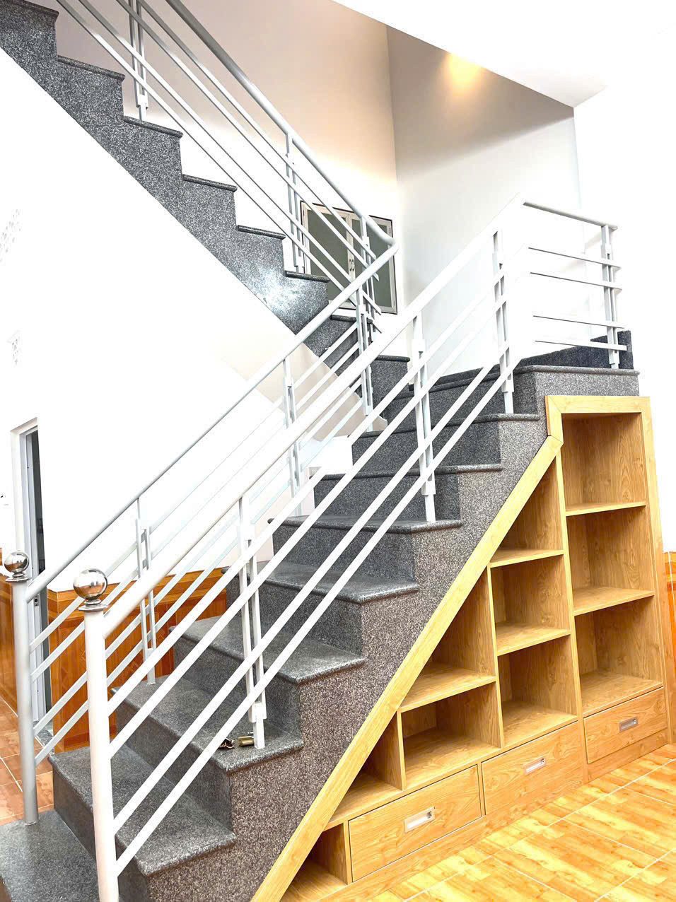 CHO THUÊ NHÀ 2 TẦNG 2 PN -  HẺM MAI XUÂN THƯỞNG, CHỈ 6,5TR/THÁNG. DT 100M . LH XEM NHÀ TRỰC TIẾP : 0905 800 366 - E Hiền