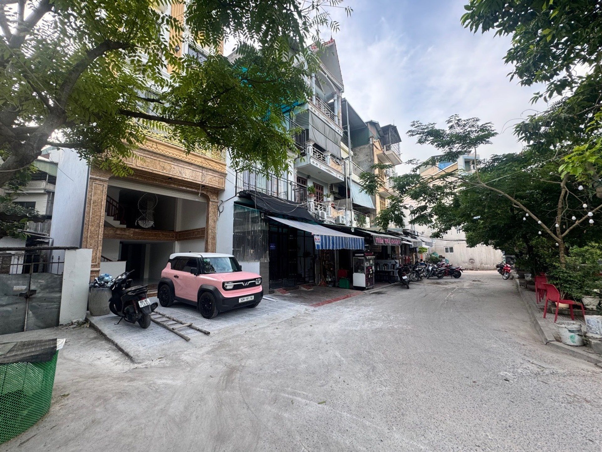 BÁN NHÀ ĐẠI ĐỒNG THANG MÁY , 7 TẦNG NHÀ MỚI KÍNH KOOONG