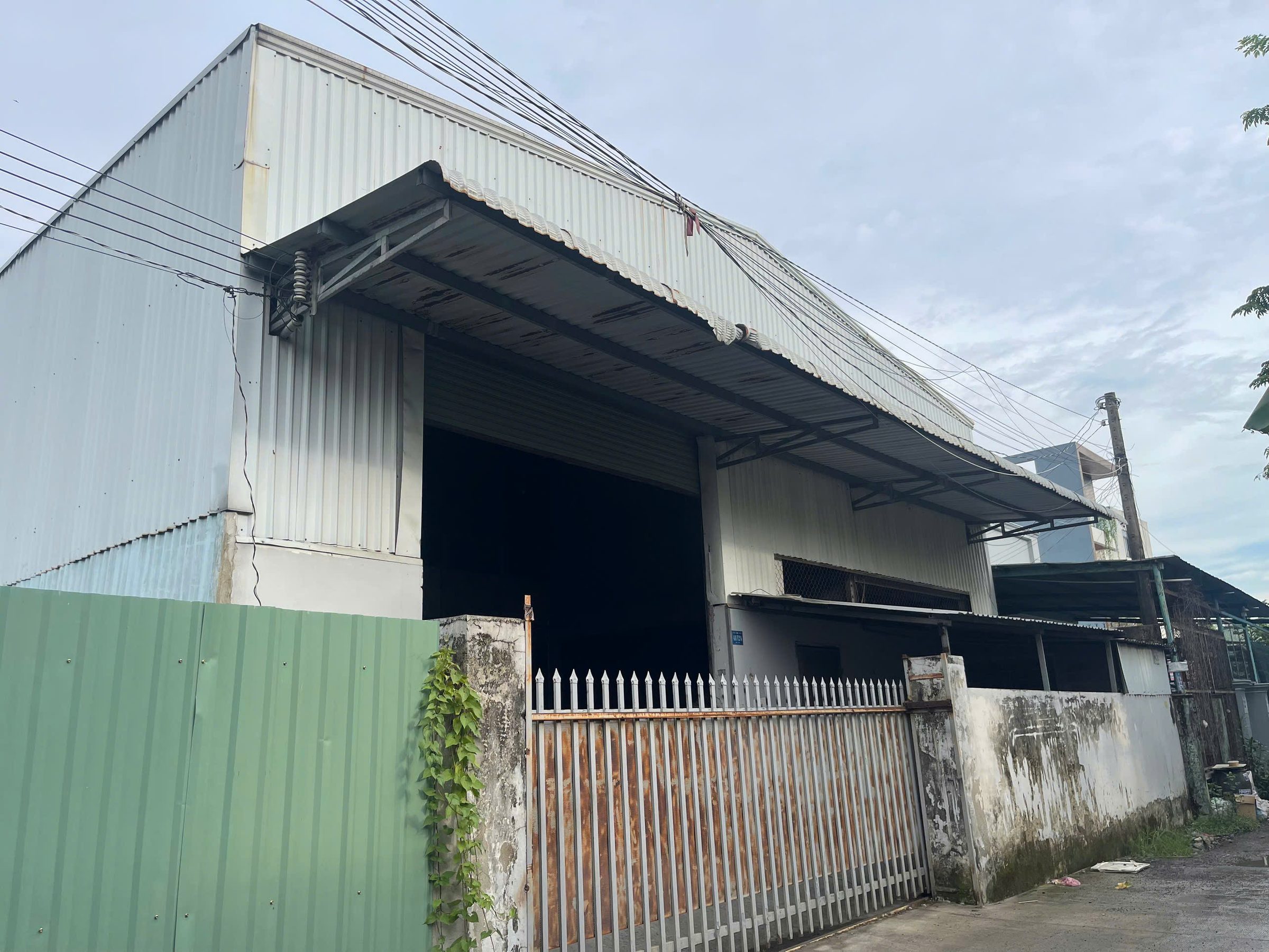 Chính chủ cần bán Xưởng , 600m2 có 300m2 thổ cư, 1 trệt 1 lầu đúc kiên cố, Vĩnh Phú 38 , Giá Tốt