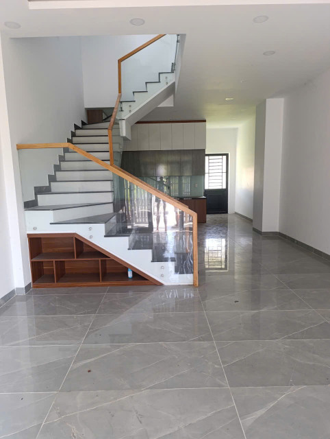 Bán nhà 70.4m² ngang 5m giá 2.3 tỷ Phường Vĩnh Tân Kế bên trường cấp 1 cấp 2 chợ ở và đi làm thuận tiện