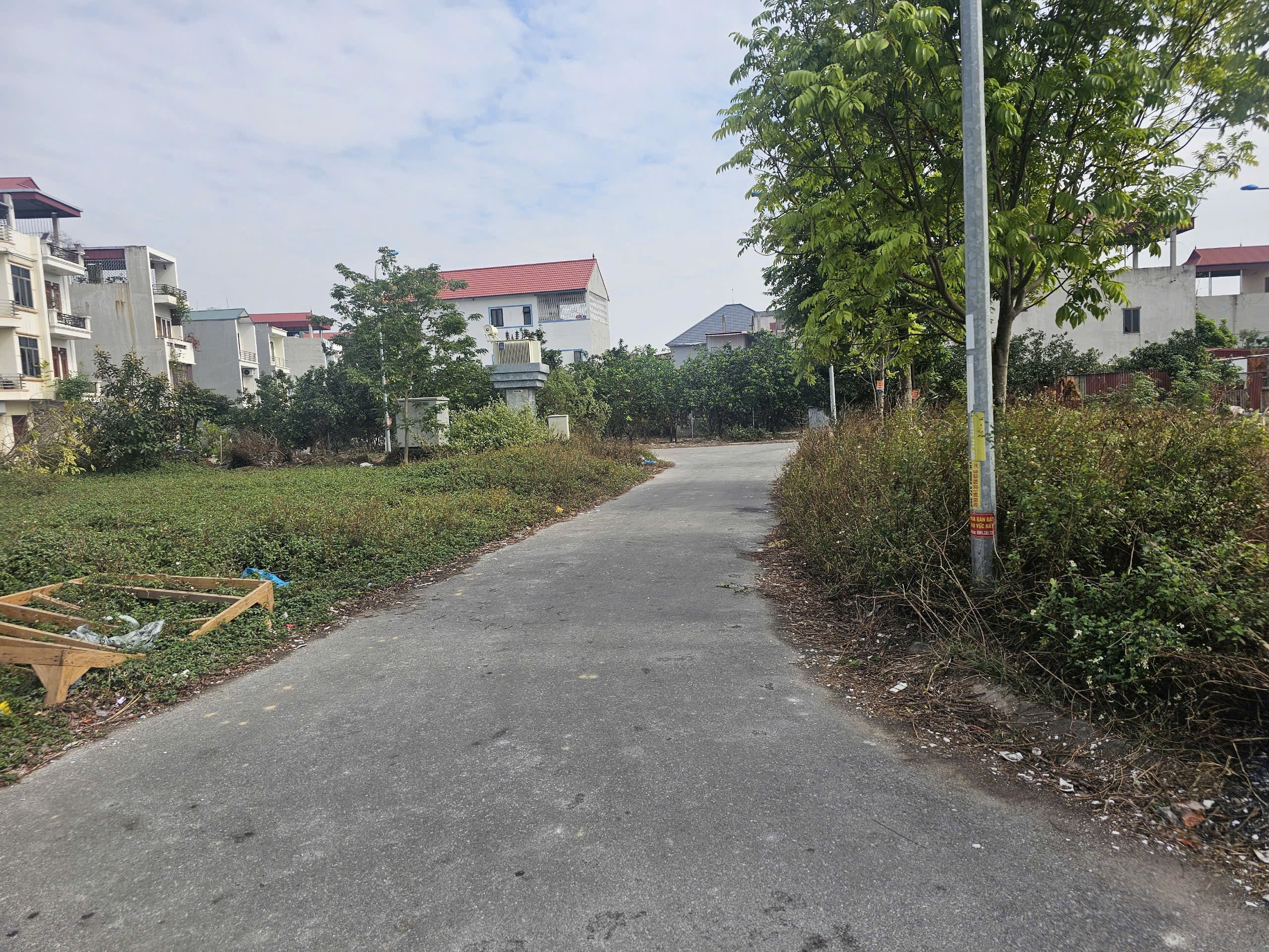 Bán đất giãn dân khu 5 đại phúc dãy CL27. Cạnh công viên hồ điều hoà văn miếu. Diện tích 72m mặt tiền 6m hướng đông bắc. Phường võ cường tỉnh bắc ninh