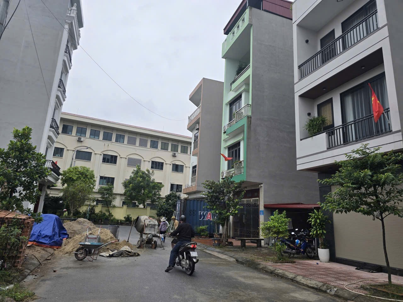 Bán 72m đất làn 3 đường hàn thuyên nhìn vườn hoa. Cạnh trường cao đẳng công nghiệp và tổ hợp thương mại vinpearl vincom. Phường võ cường bắc ninh