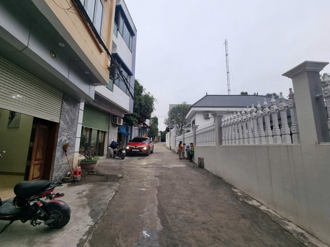 Bán 304m đất full thổ cư bò sơn núi. Đường ô tô ra vào thoải mái. Cách 300m ra tới hồ điều hoà và công viên. Phường võ cường tỉnh bắc ninh