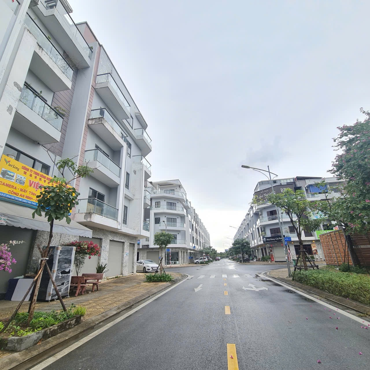 Bán nhà 5 tầng him lam đại phúc nhìn vườn hoa. Diện tích đất 75m dãy CL9. Phường võ cường tỉnh bắc ninh