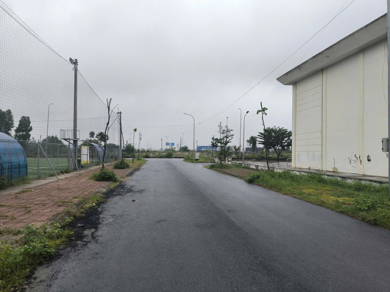 Bán lô góc 136m giãn dân khả lễ mới nhìn sân bóng và nhà văn hoá khả lễ. Làn 2 đường bình than. Phường võ cường tỉnh bắc ninh