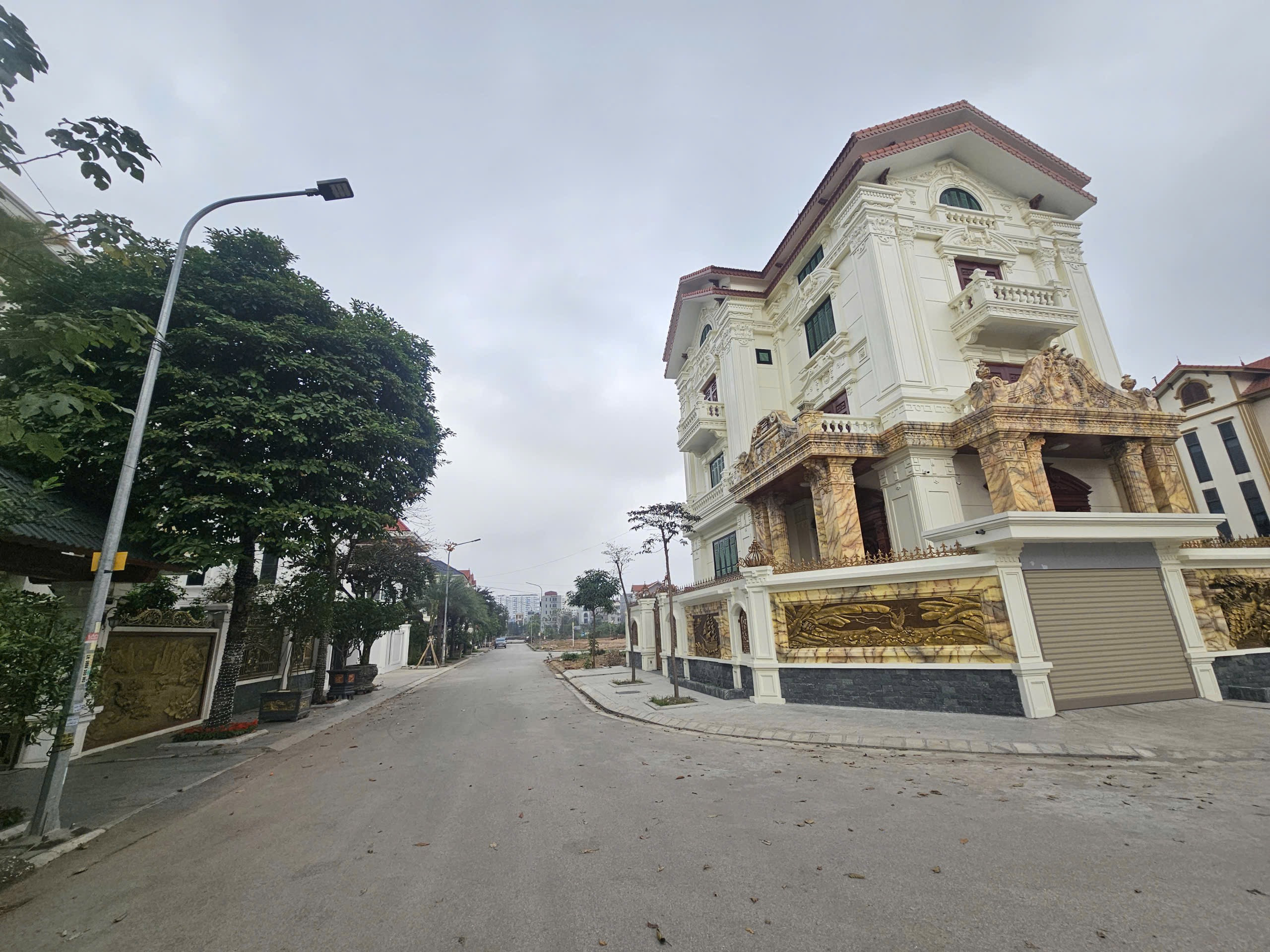 Bán 270m đất mặt tiền 15m biệt thự lô áp góc dãy OBT20 khu đô thị đại hoàng long. Ngay cạnh nút giao tây nam. Phường võ cường tỉnh bắc ninh