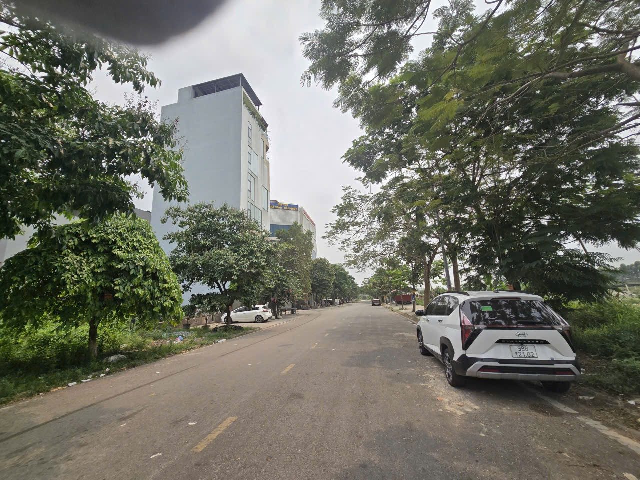 Bán đất lô áp góc khả lễ 1 mặt đường phạm ngũ lão. Nhìn công trình công cộng. Diện tích 114m mặt tiền 9.5m hướng tây nam. Phường võ cường tỉnh bắc ninh
