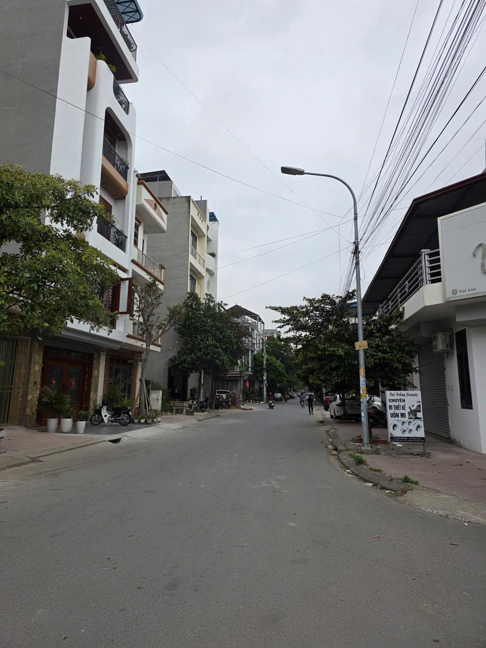 Bán đất giãn dân bò sơn 4 dãy LK5 nhìn vườn hoa con trạch nguyễn khuyến. Diện tích 81m mặt tiền 4.5m hướng đông bắc. Phường võ cường tỉnh bắc ninh