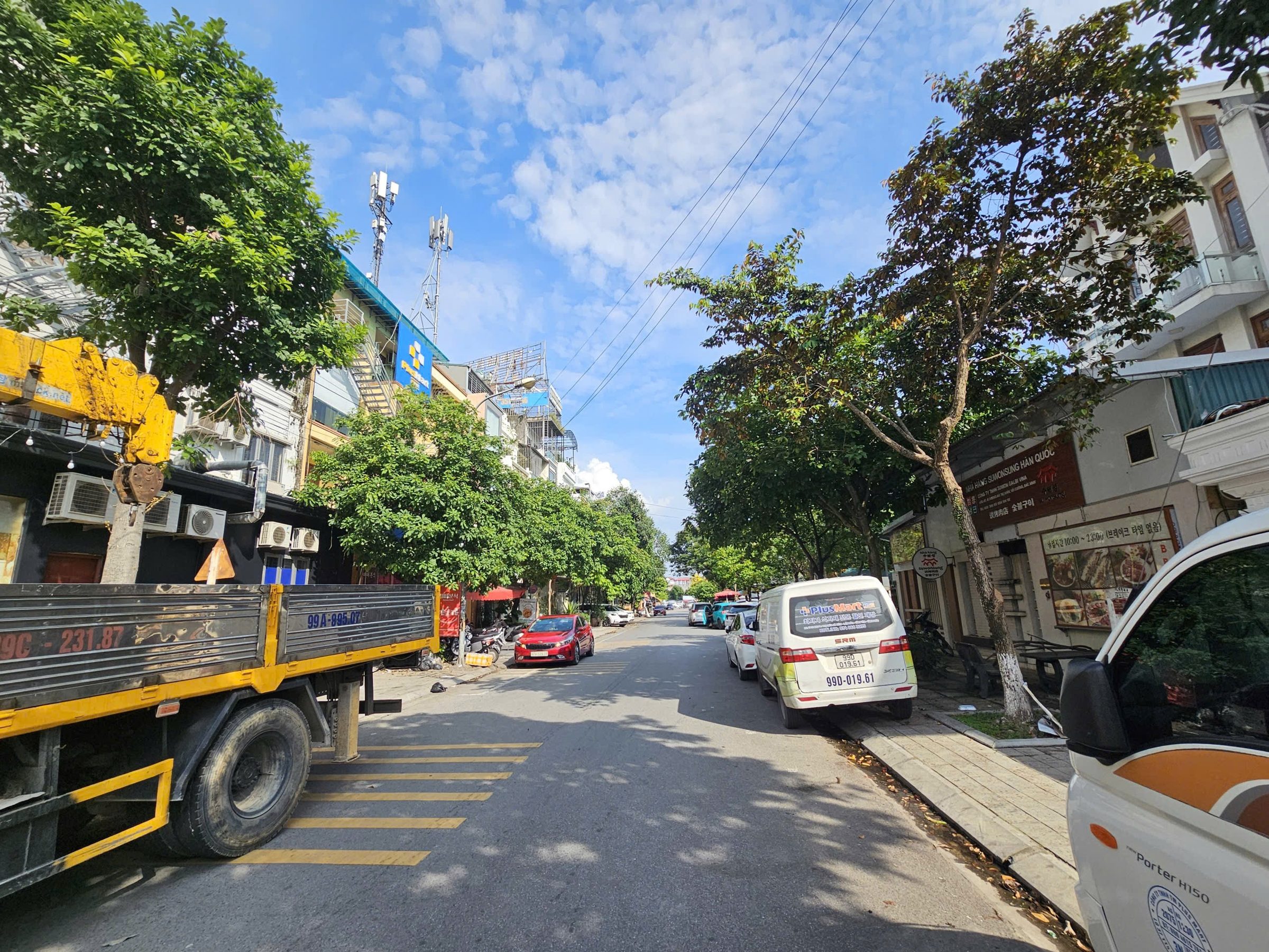Bán 4 tầng nhà hud-A dãy N10 mặt đường lý nhân tông nhìn chếch vườn hoa. Diện tích 82.5m mặt tiền 5m hướng tây nam. Kinh doanh tốt. Phường võ cường tỉnh bắc ninh