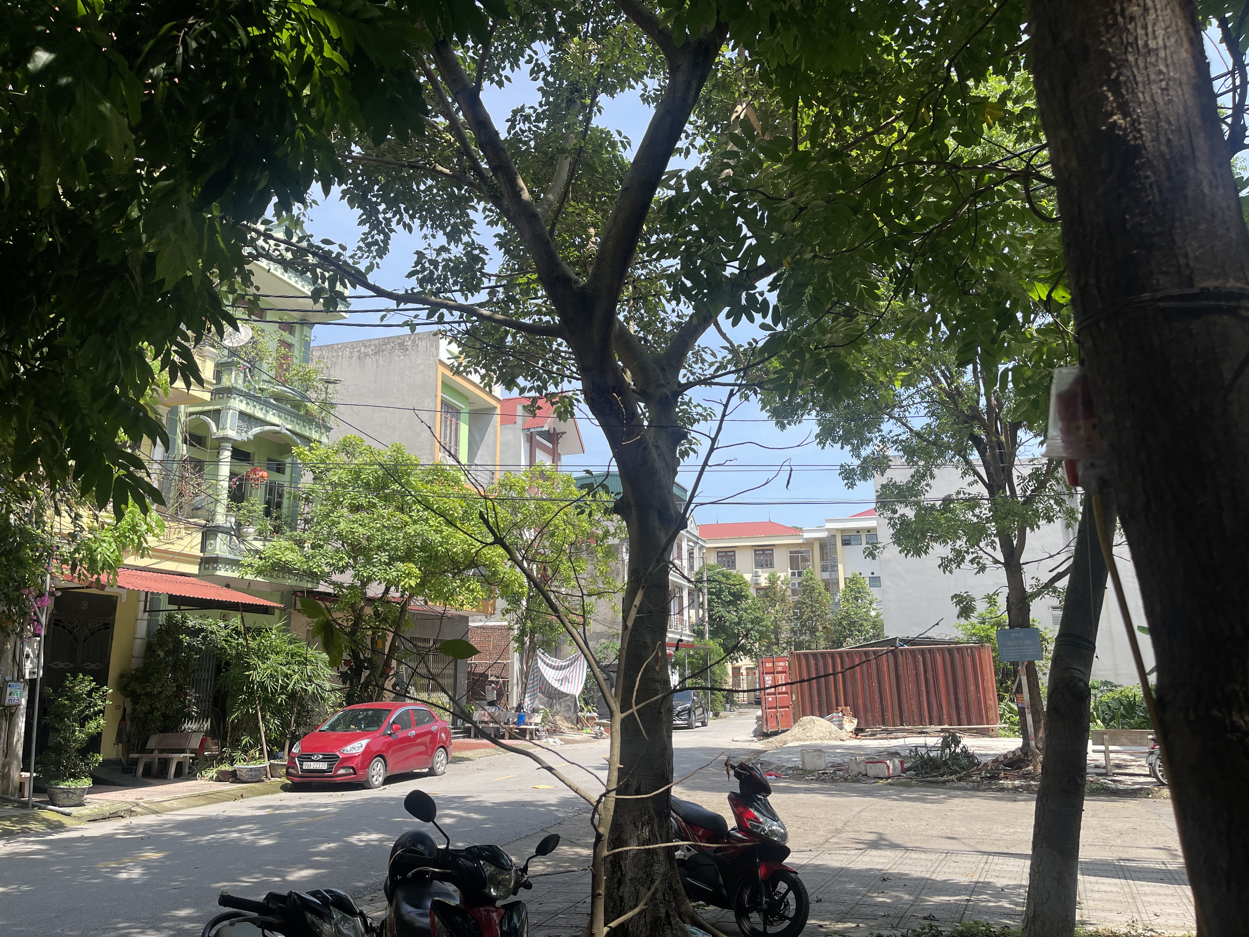 Bán đất biệt thự KĐT đại hoàng long dãy OBT24 làn 2 hồ điều hoà. Diện tích 270m mặt tiền 15m hướng đông nam. Phường võ cường tỉnh bắc ninh