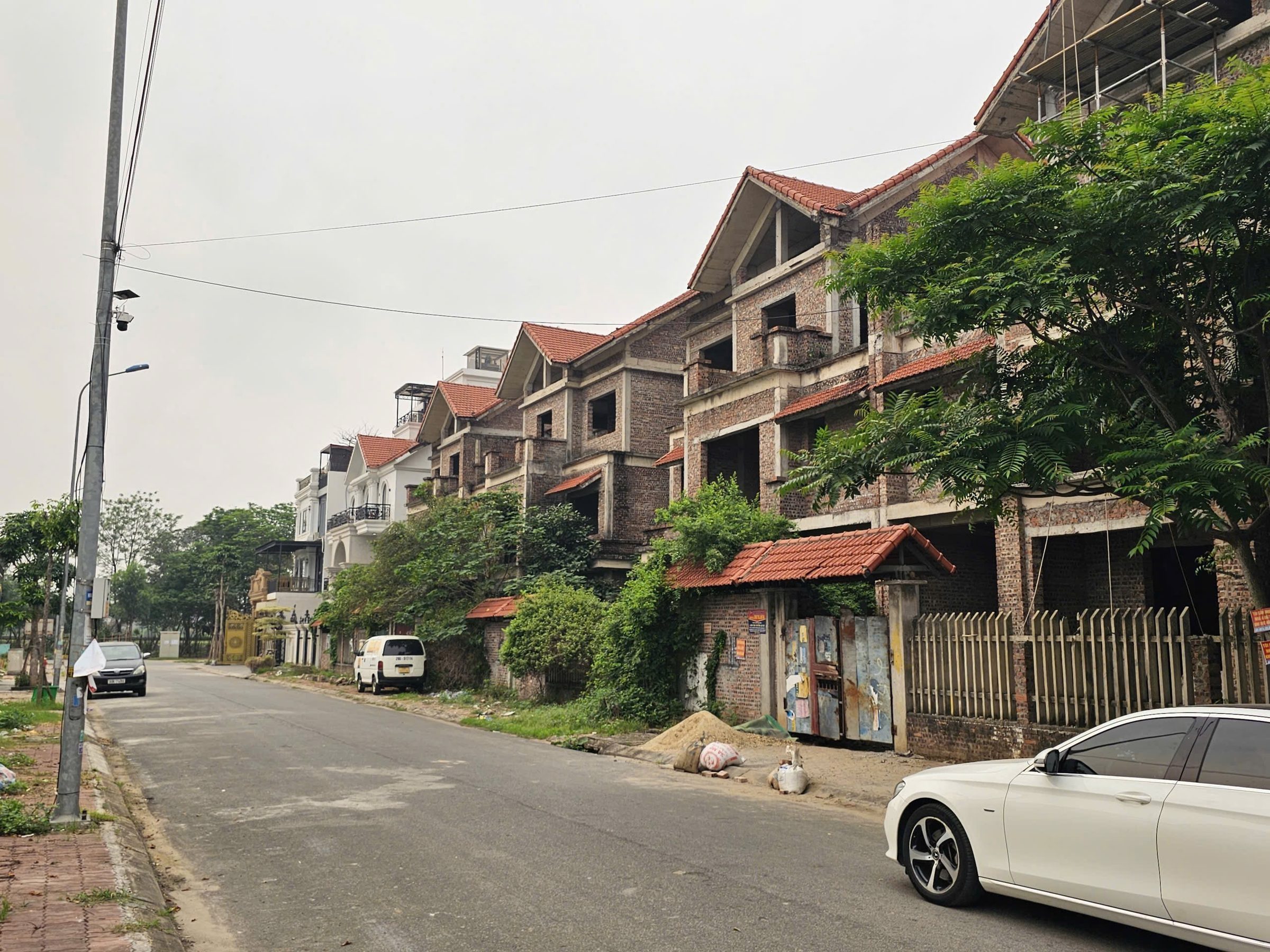 Bán đất KĐT đại dương dãy VM làn 2 hồ điều hoà. Diện tích 234.6m mặt tiền 10.2m hướng tây nam. Phường võ cường tỉnh bắc ninh