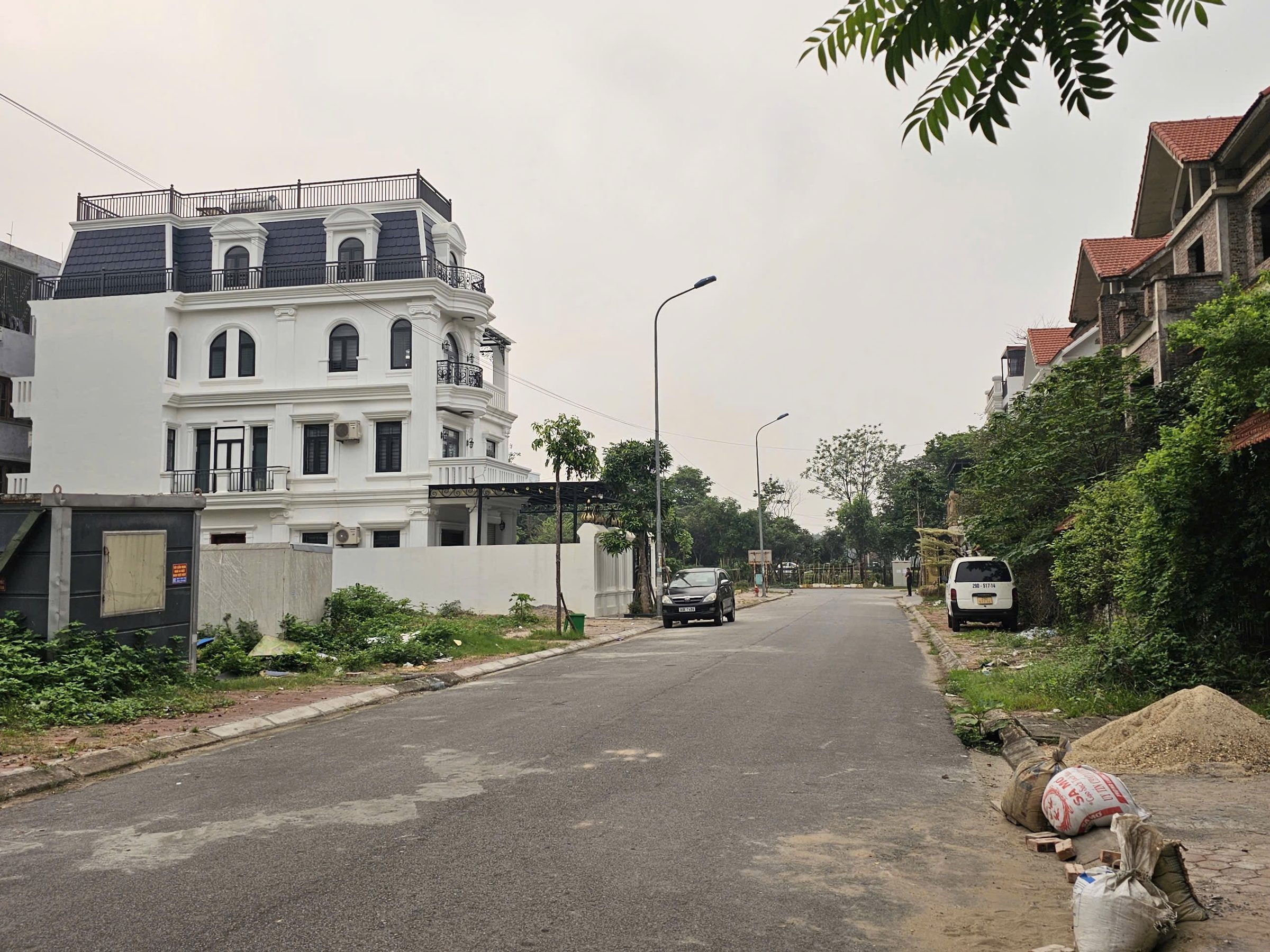 Bán đất KĐT đại dương dãy VM làn 2 hồ điều hoà. Diện tích 234.6m mặt tiền 10.2m hướng tây nam. Phường võ cường tỉnh bắc ninh