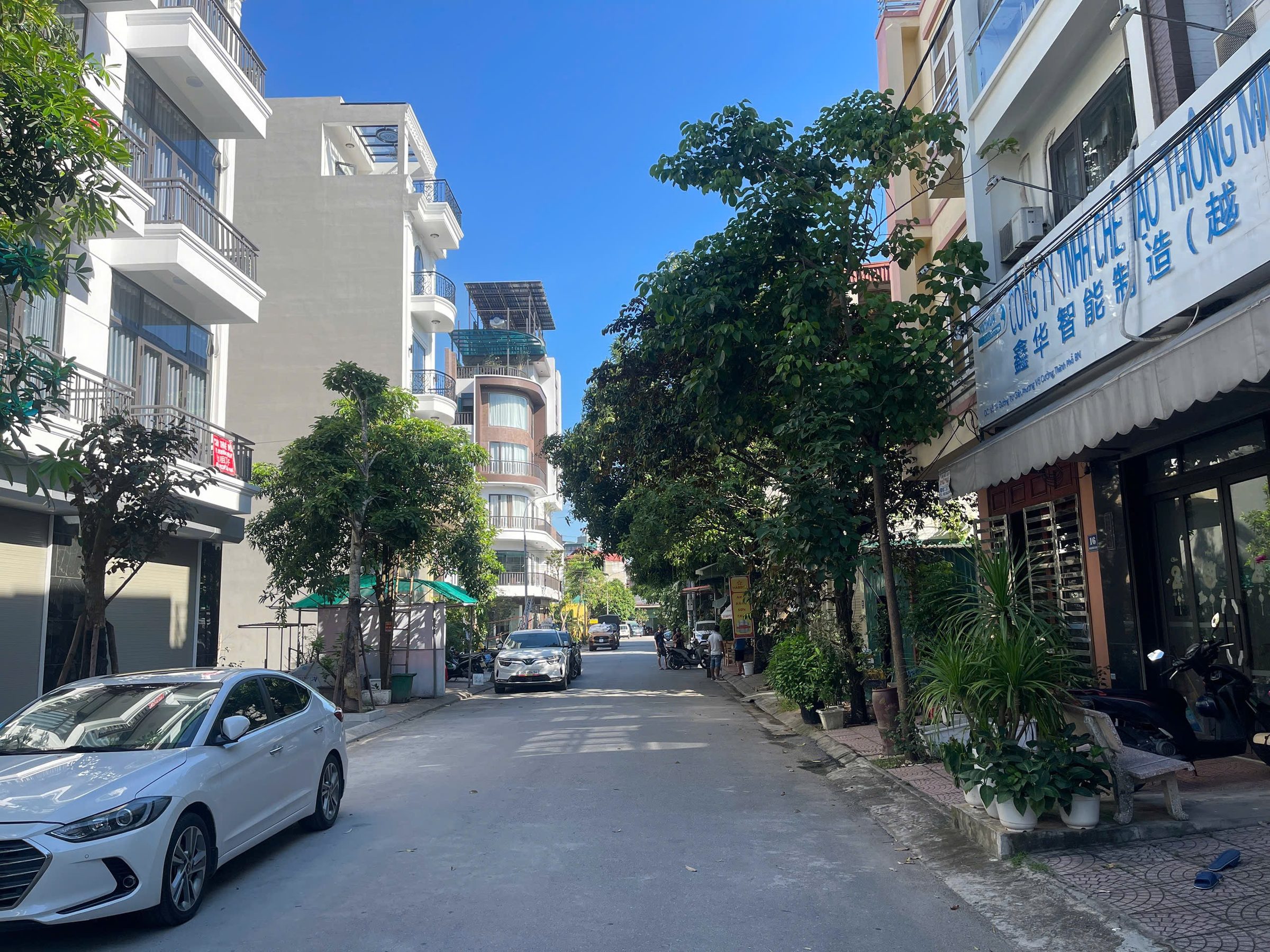Bán đất dãy LK6 giãn dân bò sơn 4. Cạnh khu liền kề hud-B. Bún cá cay sơn thuỷ. Làn 2 đường hoàng hoa thám. Diện tích 88m mặt tiền 4.5m hướng đông bắc.  Phường võ cường tỉnh bắc ninh
