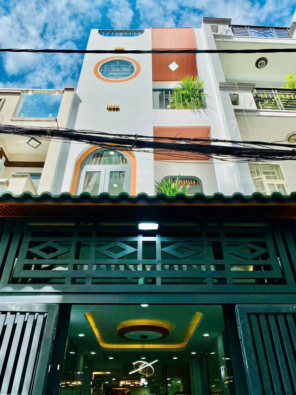 Kẹt tiền bán gấp nhà hẻm Phạm Ngọc Thạch P6 Q.3. Giá: 3,1 tỷ. DT: 75m2. 3 Tầng. 3PN. Sổ Hồng Riêng