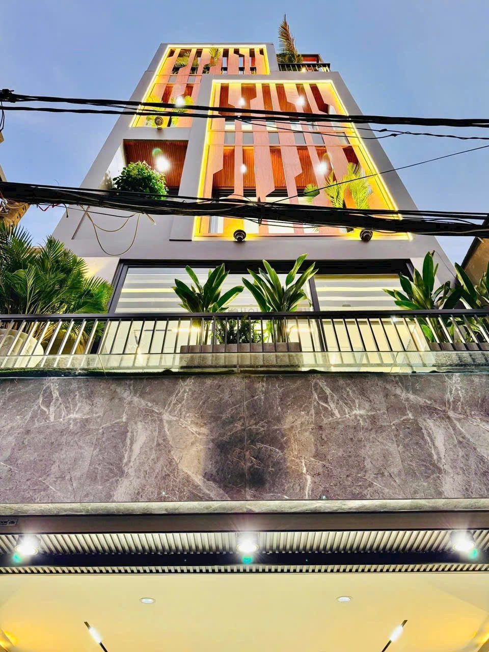 Đang cho thuê 16tr/tháng. Nhà 65m² Võ Văn Tần, Q3 sổ riêng. Giá chỉ 7 tỷ 990 , xây 1 trệt 3 lầu, hẻm 4m