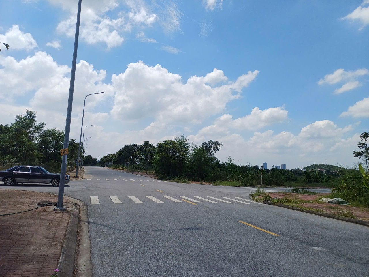 Bán 90m đất. Dãy D khu đấu giá kim chân. Đường 22m. Làn 2 đường trần lựu. Phường vũ ninh bắc ninh