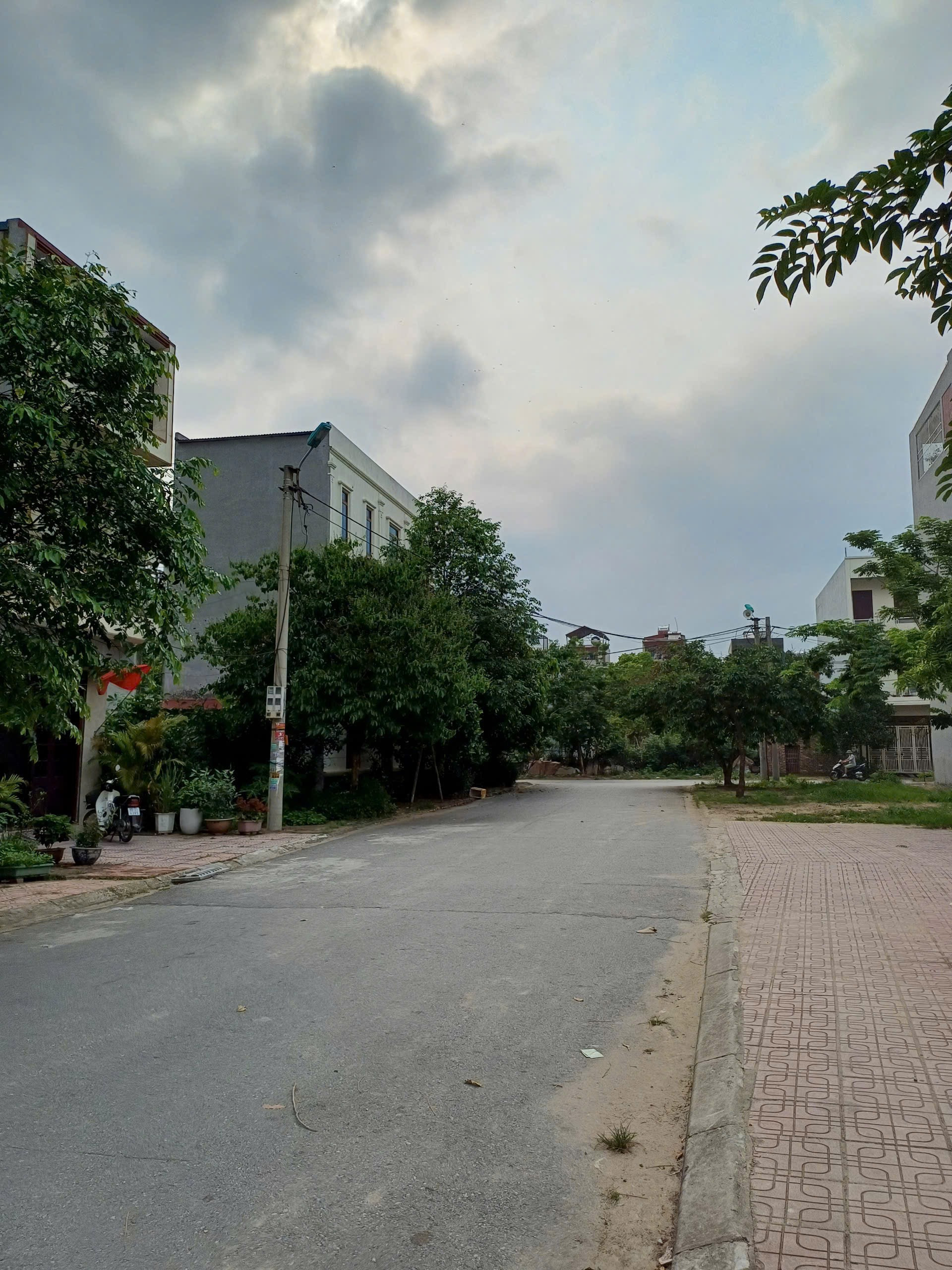 Bán 90m đất giãn dân đồng soi dãy L9. Nhìn hồ nhỏ. Phường vũ ninh bắc ninh
