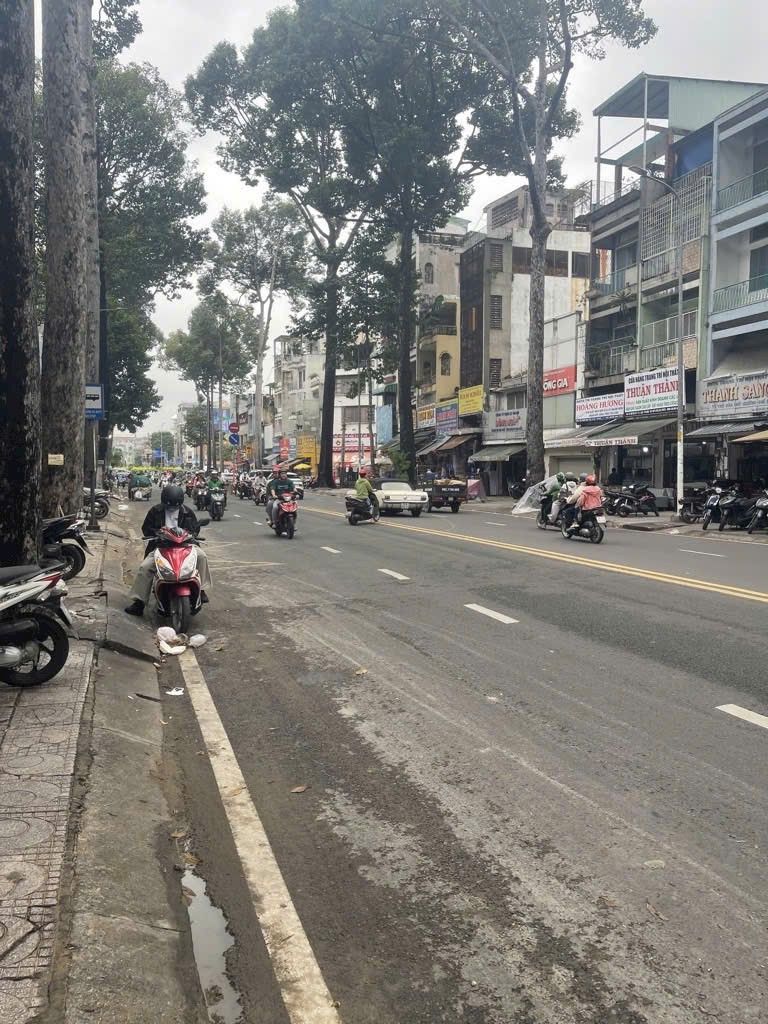 Mặt Tiền Đường Ngô Gia Tự - Nhà 4 Tầng, DT: 104m² ngang 3,72m giá 42 tỷ Phường Vườn Lài