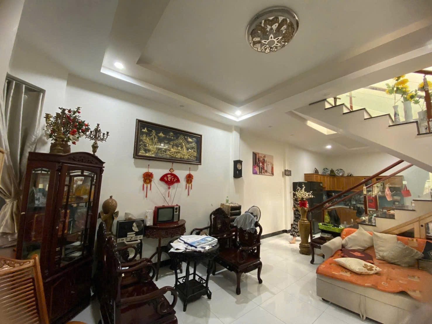 Bán nhà 100m2 đường Tôn Đức Thắng, trung tâm thành phố 1 trệt 1 lầu