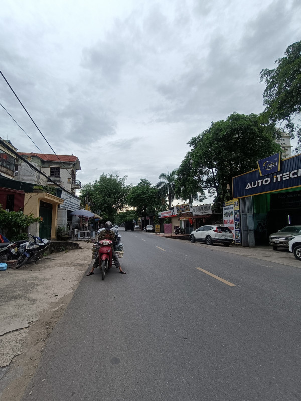 Bán nhà mặt phố Nguyễn Hoàng Tôn (Bắc Từ Liêm) 34m, 5 tầng, mt 3.65m, giá 9.9 tỷ