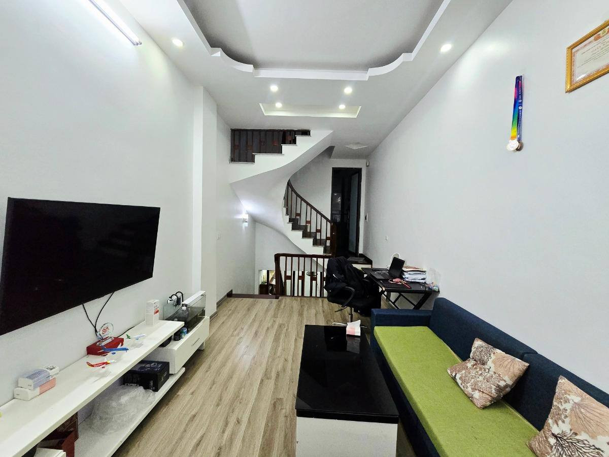 Hàng Hiếm! Lạc Long Quân,Ngõ Rộng,Kinh Doanh Nhỏ,DT:34m2 x 5 Tầng,MT:3.4m,Giá: 9.25 tỷ Tây Hồ