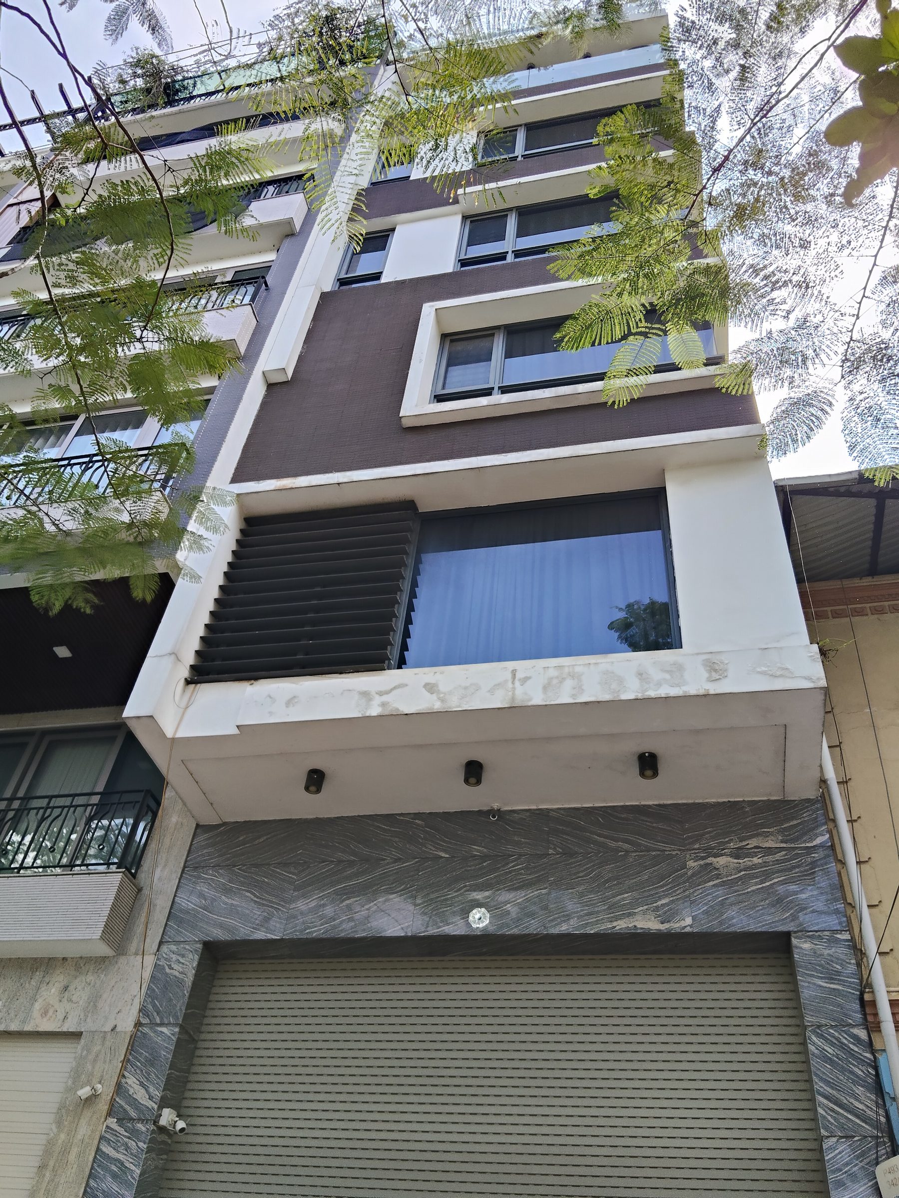 Bán tòa Apartment 140m2x7T, View Hồ Tây, Dòng tiền 150tr/Tháng.
