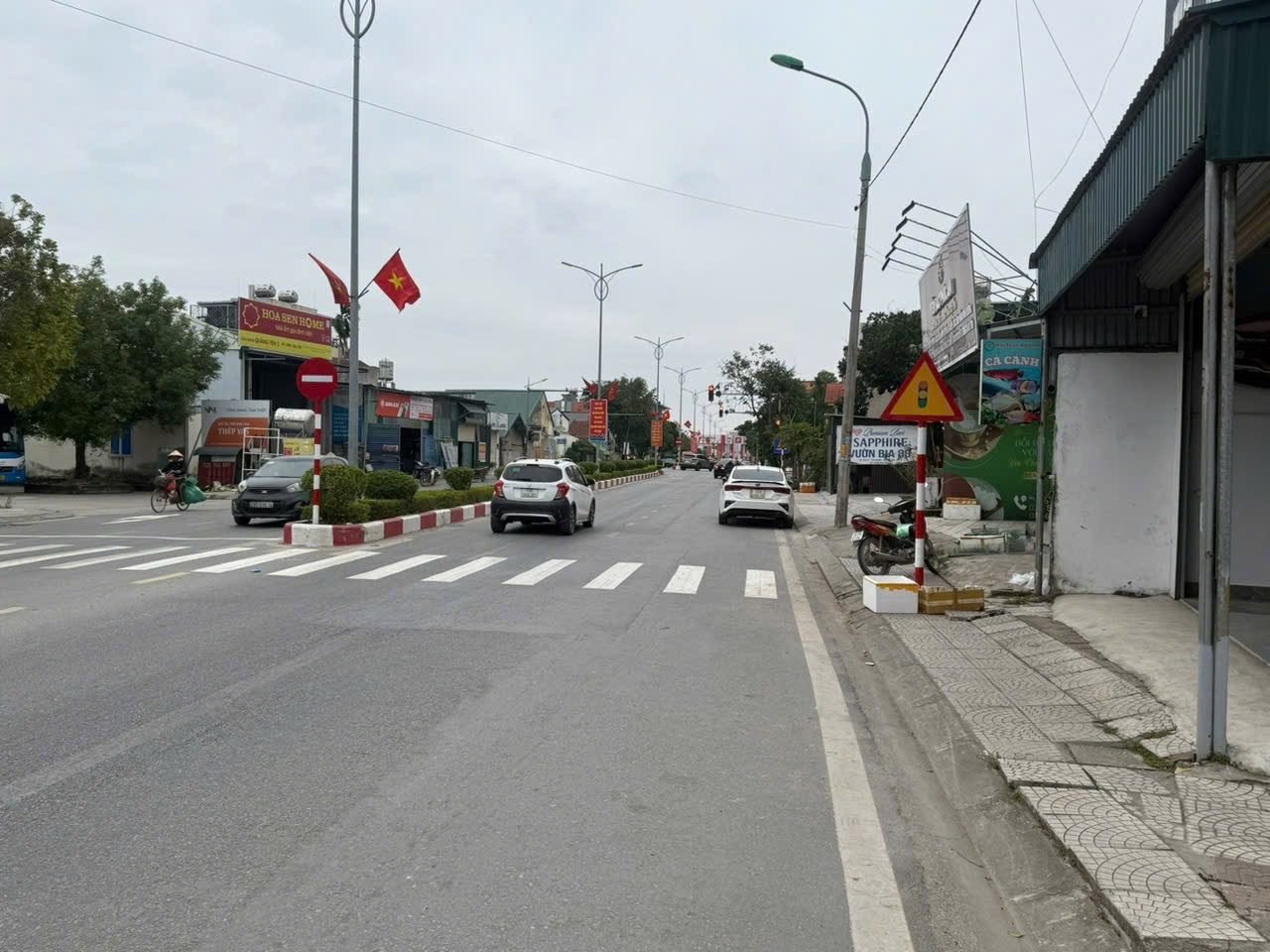 Nhà 3 mặt tiền trục Bạch Đằng, kinh doanh siêu tốt