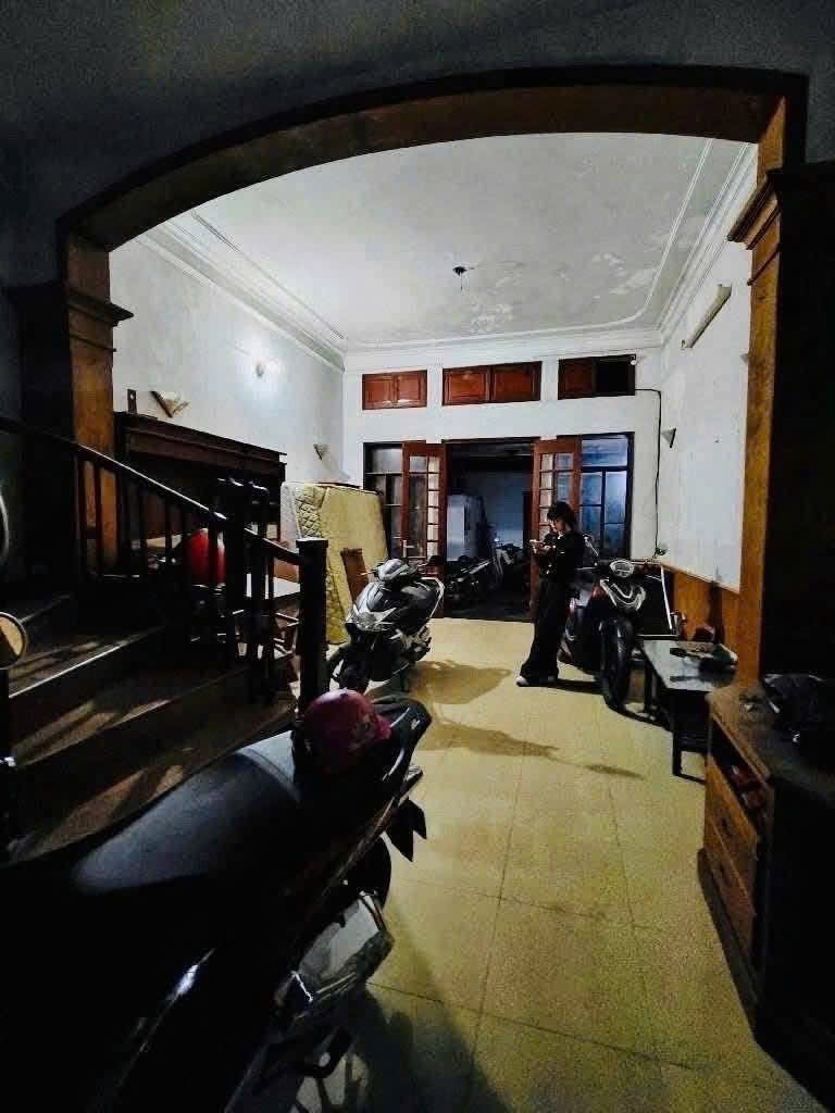 Bán nhà mặt phố Hoa Bằng, Cầu Giấy, 210m2, 5 tầng, mặt tiền 5m, giá 55 tỷ
LÔ GÓC