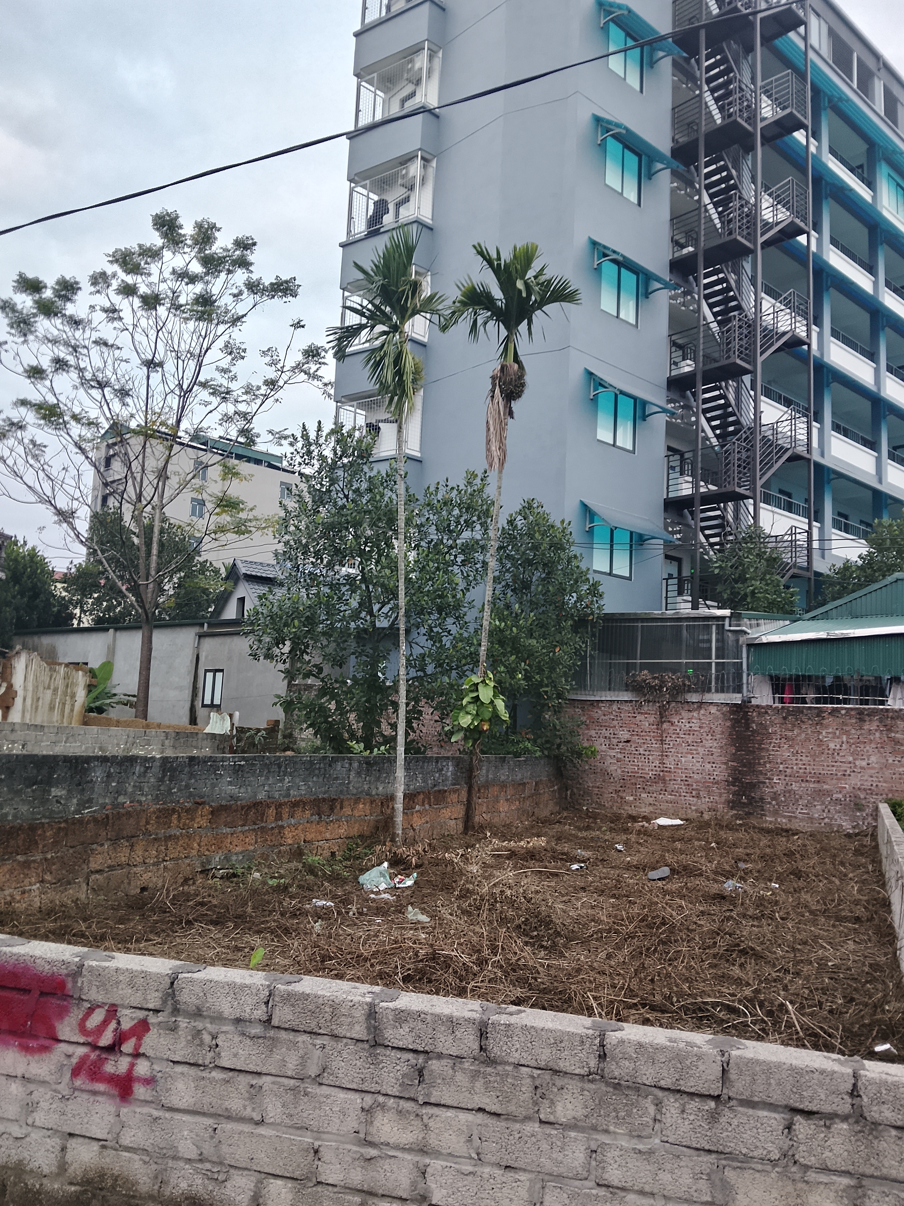 110m FULL THỔ, LÔ ĐẤT CÓ VỊ TRÍ ĐẮC ĐỊA, TRỤC CHÍNH THÔN 2 KIM BÔNG, SÁT KHU CNC HÒA LẠC, PHÙ HỢP CHO VIỆC ĐẦU TỪ HOẶC XÂY DỰNG NHÀ Ở LÂU DÀI.
