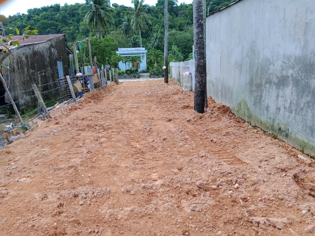 HIẾM CÓ KHÓ TÌM - CẮT LỖ BÁN GẤP LÔ ĐẤT VÀNG 561M2 NGAY CÁP TREO HÒN THƠM - PHÚ QUỐC.