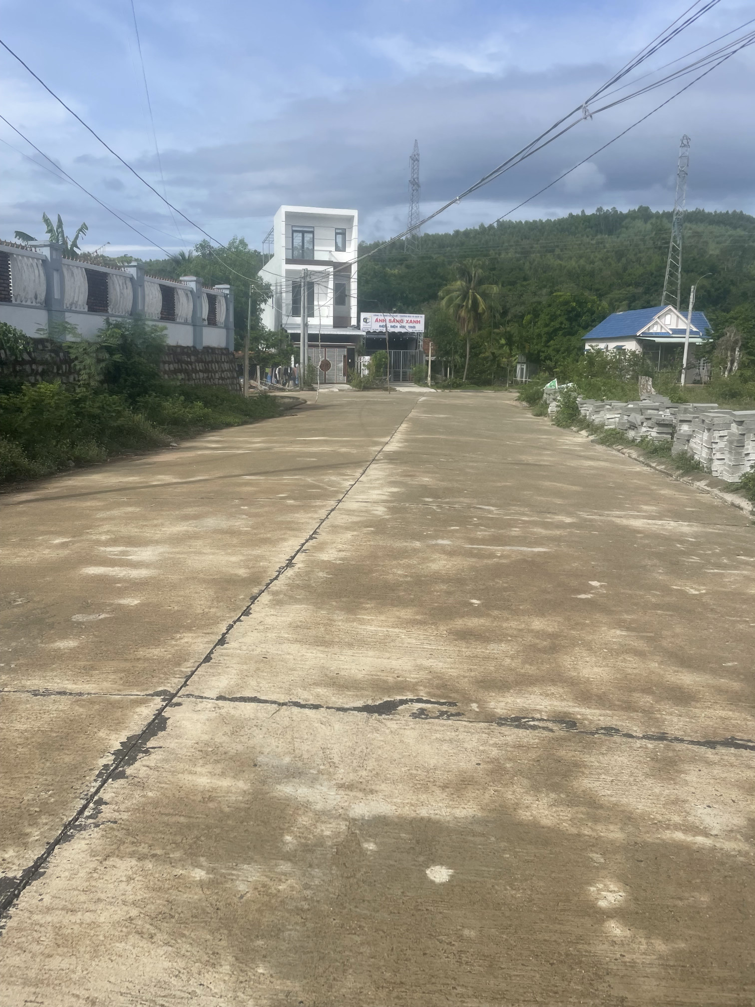 Bán đất Cất nhà tại Chí Thạnh 5x16m full thổ cư. => Giá 5xxtr  Đường to chà bá xe tải vô tư Cách Đường Trần Phú vài bước chân ⭐️ 𝐁𝐃𝐒 𝐓𝐔𝐘 𝐀𝐍- 𝐏𝐇𝐔́ 𝐘𝐄̂𝐍 👉 𝐍𝐡𝐚̣̂𝐧 𝐊𝐲́ 𝐆𝐮̛̉𝐢-𝐌𝐮𝐚 𝐁𝐚́𝐧 𝐁𝐃𝐒 𝐓𝐔𝐘 𝐀𝐍 👉 𝐇𝐨̂̃ 𝐓𝐫𝐨̛̣ 𝐆𝐢𝐚̂́𝐲 𝐓𝐨̛̀ 𝐏𝐡𝐚́𝐩 𝐋𝐲́       -𝐠𝐢𝐚̂́𝐲𝐭𝐨̛̀𝐧𝐡𝐚̀đ𝐚̂́𝐭    