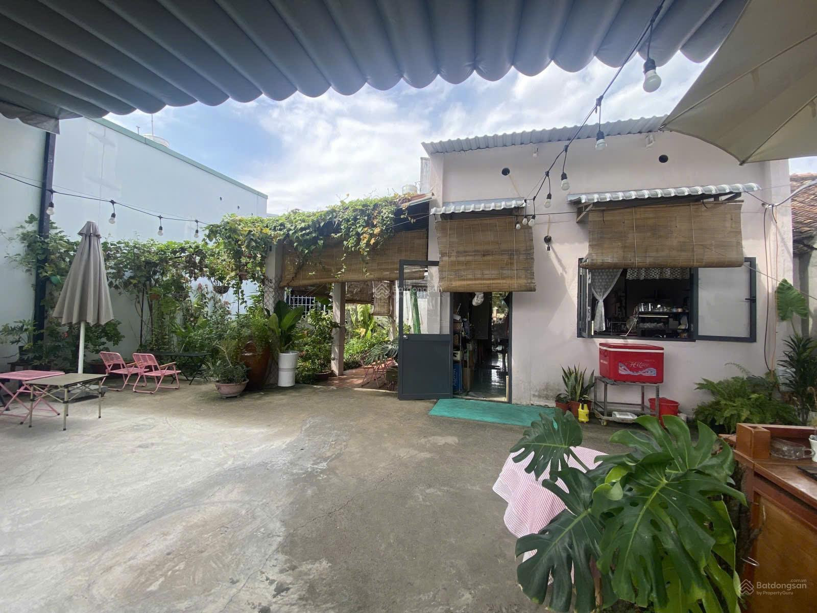 Bán Nhà riêng 200m2 có sẵn 200 m2 thổ cư giá 9.8 tỷ tại Thị trấn Hóc Môn Huyện Hóc Môn TP. Hồ Chí Minh