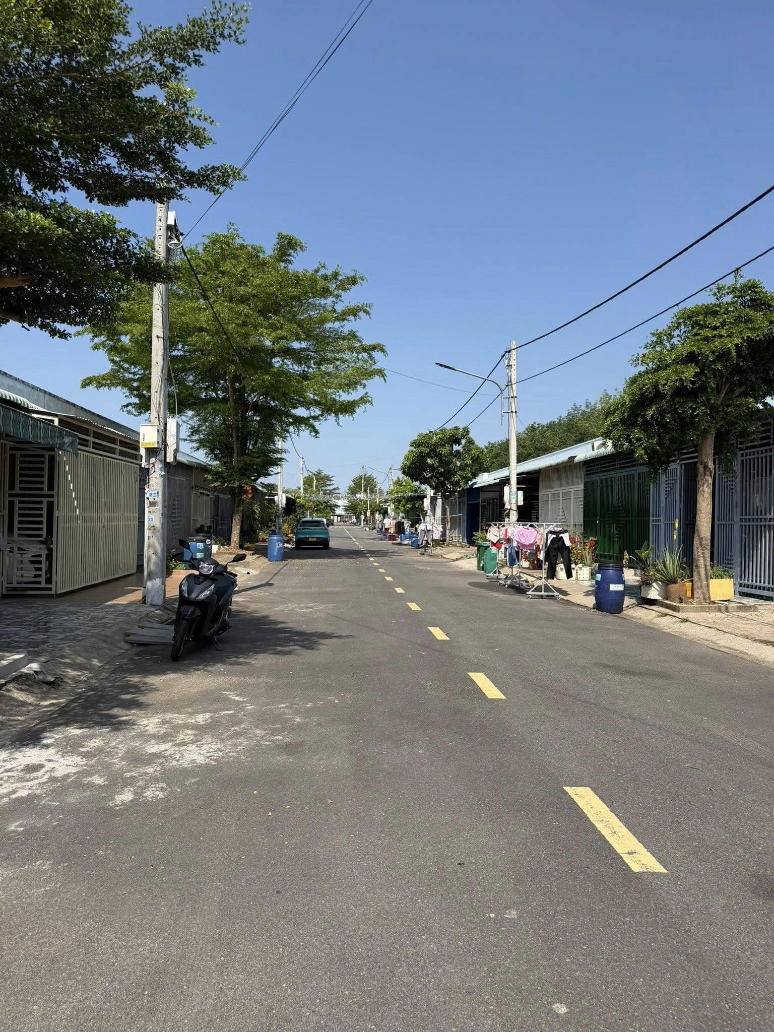 Bán Nhanh 300m2 đường nhựa Lai uyên Bàu Bàng dân đông
