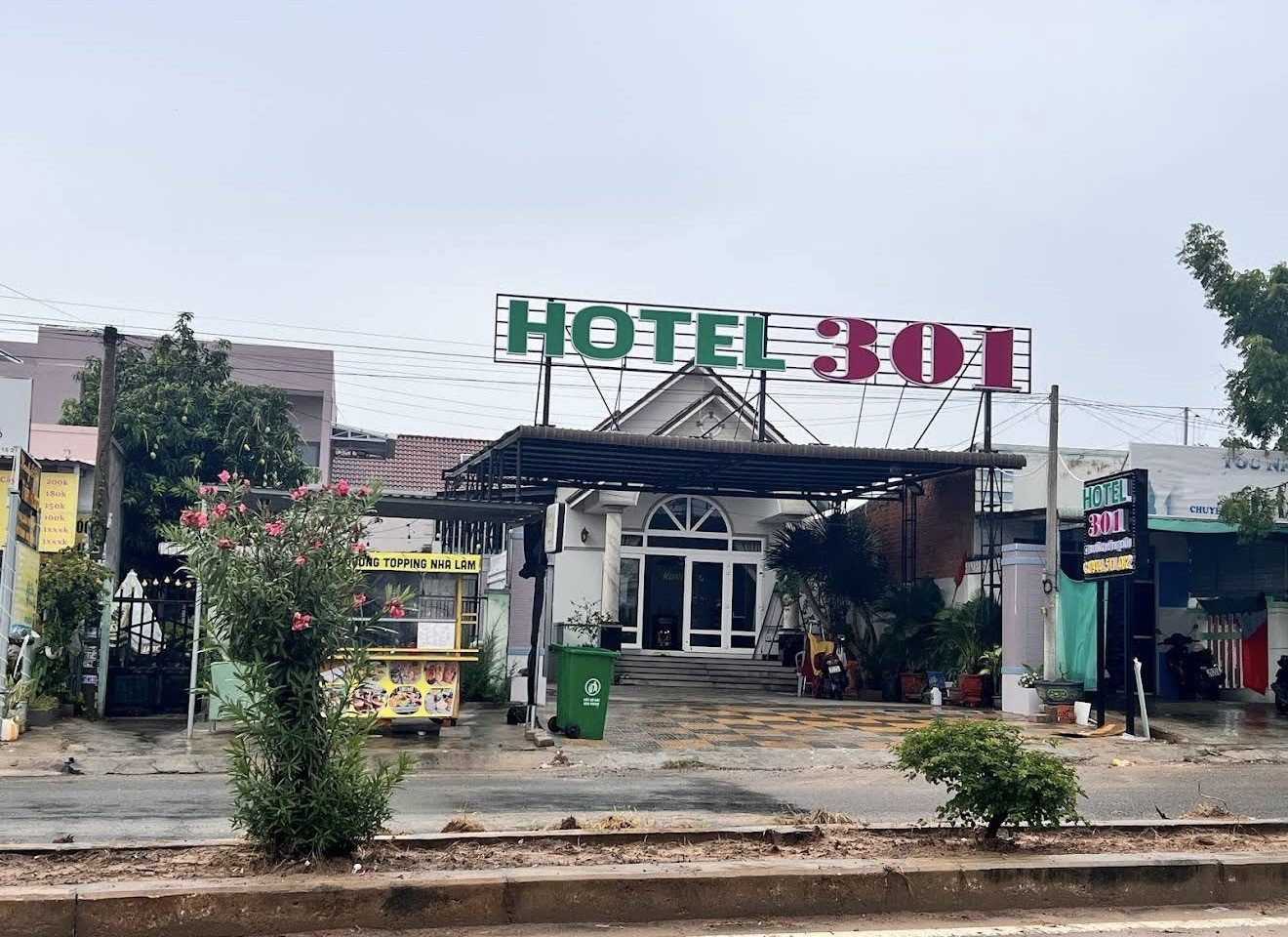 Cần bán HoTel tại xã liên hương
( vì phải về ở lại bố mẹ về già ) ko ai coi ngó