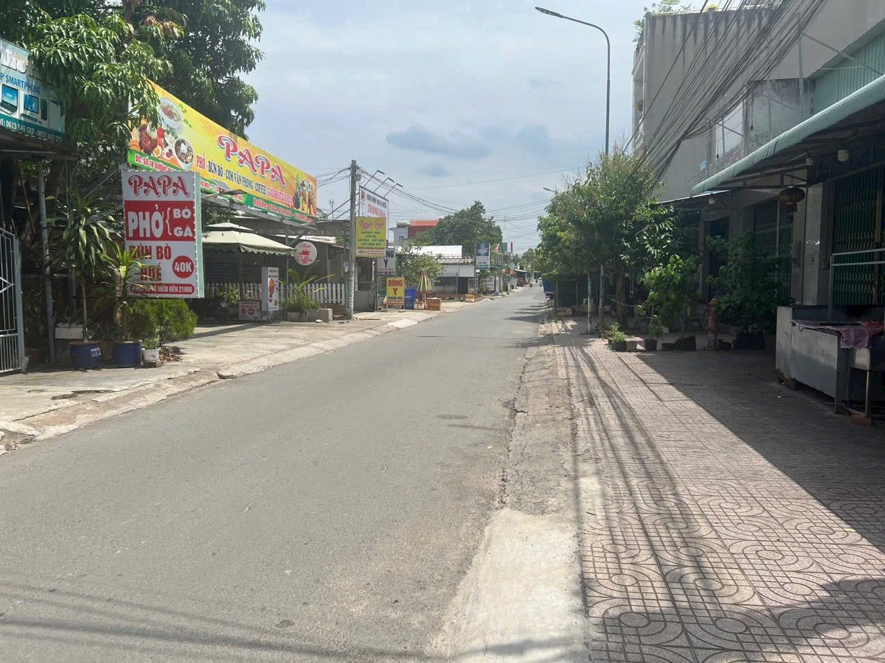 Nhà chợ mới long thành