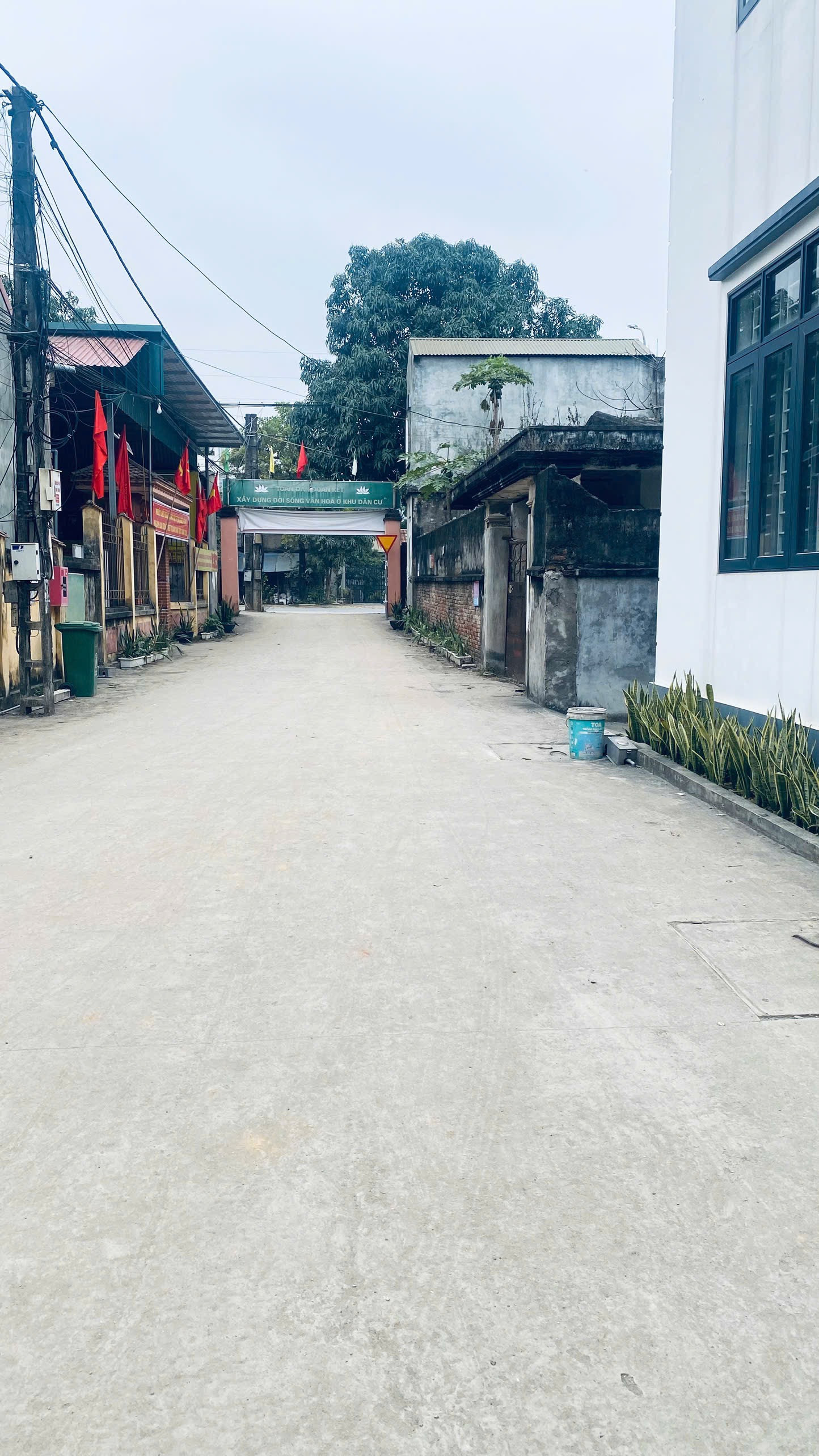 BÁN NHANH CĂN NHÀ CẤP 4 TẠI THỊ TRẤN LƯƠNG SƠN - HOÀ BÌNH.  GIÁ CHỈ HƠN 1 TỶ.