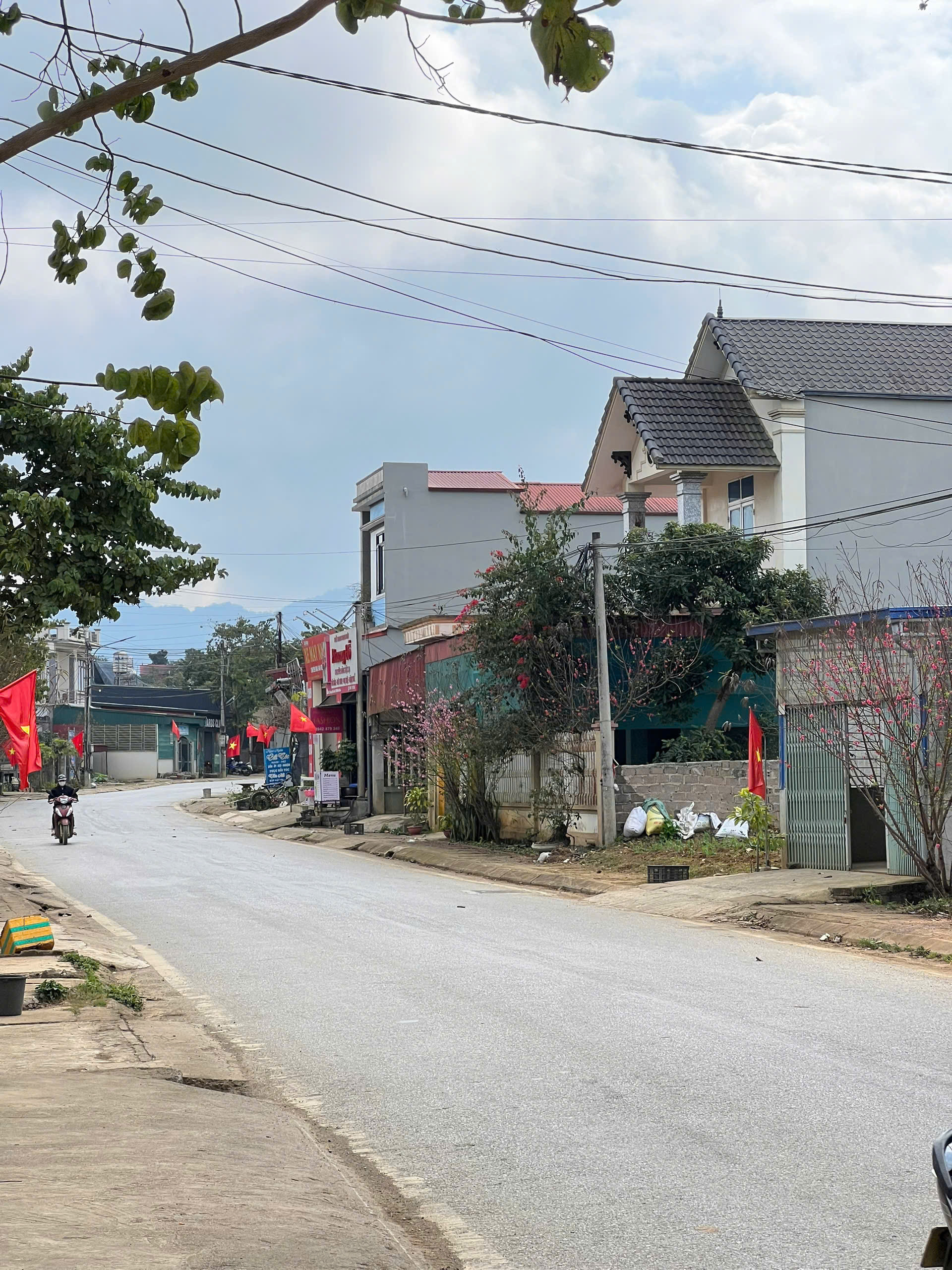 BÁN ĐẤT TRUNG TÂM NÔNG TRƯỜNG MỘC CHÂU – VỊ TRÍ ĐẸP, TIỀM NĂNG CAO
