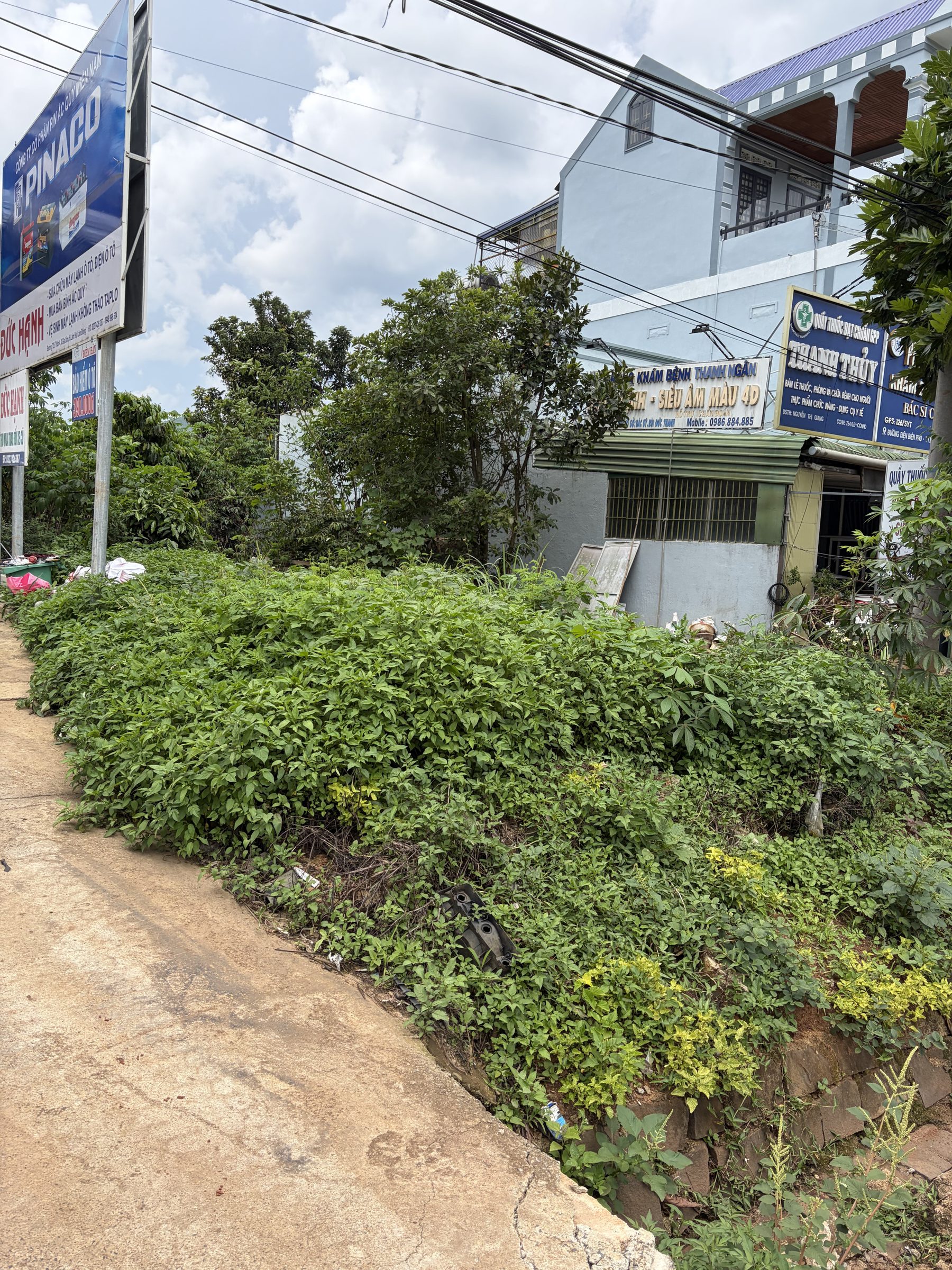 bán đất mặt tiền DT 725, trung tâm thị trấn Nam Ban