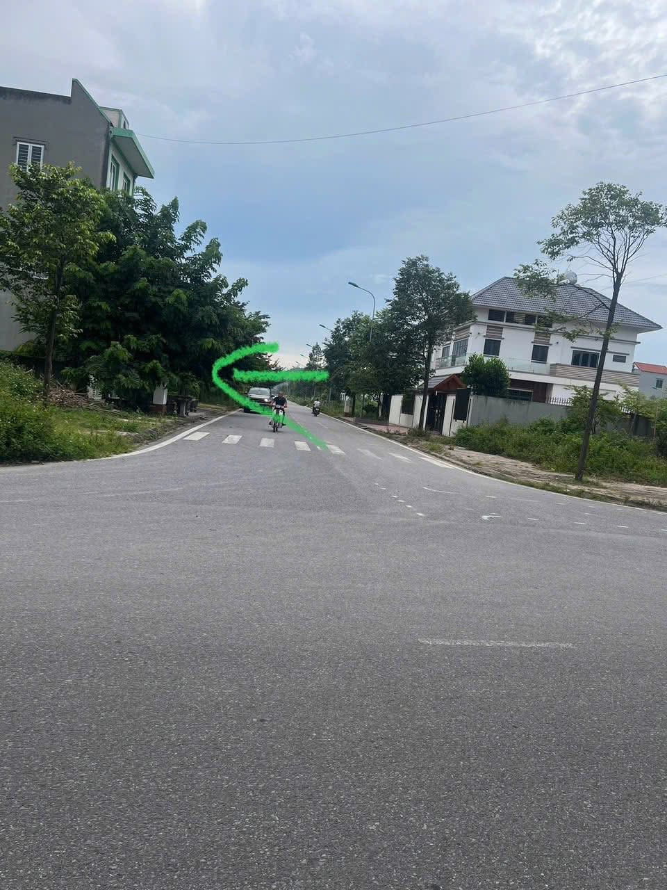 🍀🍀Lạc Phú 1 - View Biệt Thự 💎💎
👉dt 70m ,vỉa hè 4m đường 7m
👉Trung tâm phường Yên Dũng
👉bán kính 500m là trường học các cấp, chợ,…
👉 800m ra KCN Yên Lư phù hợp xây ở , nhà trọ
💹 giá 2tỷ 8xxx
☎️0983 088 192✈️✈️