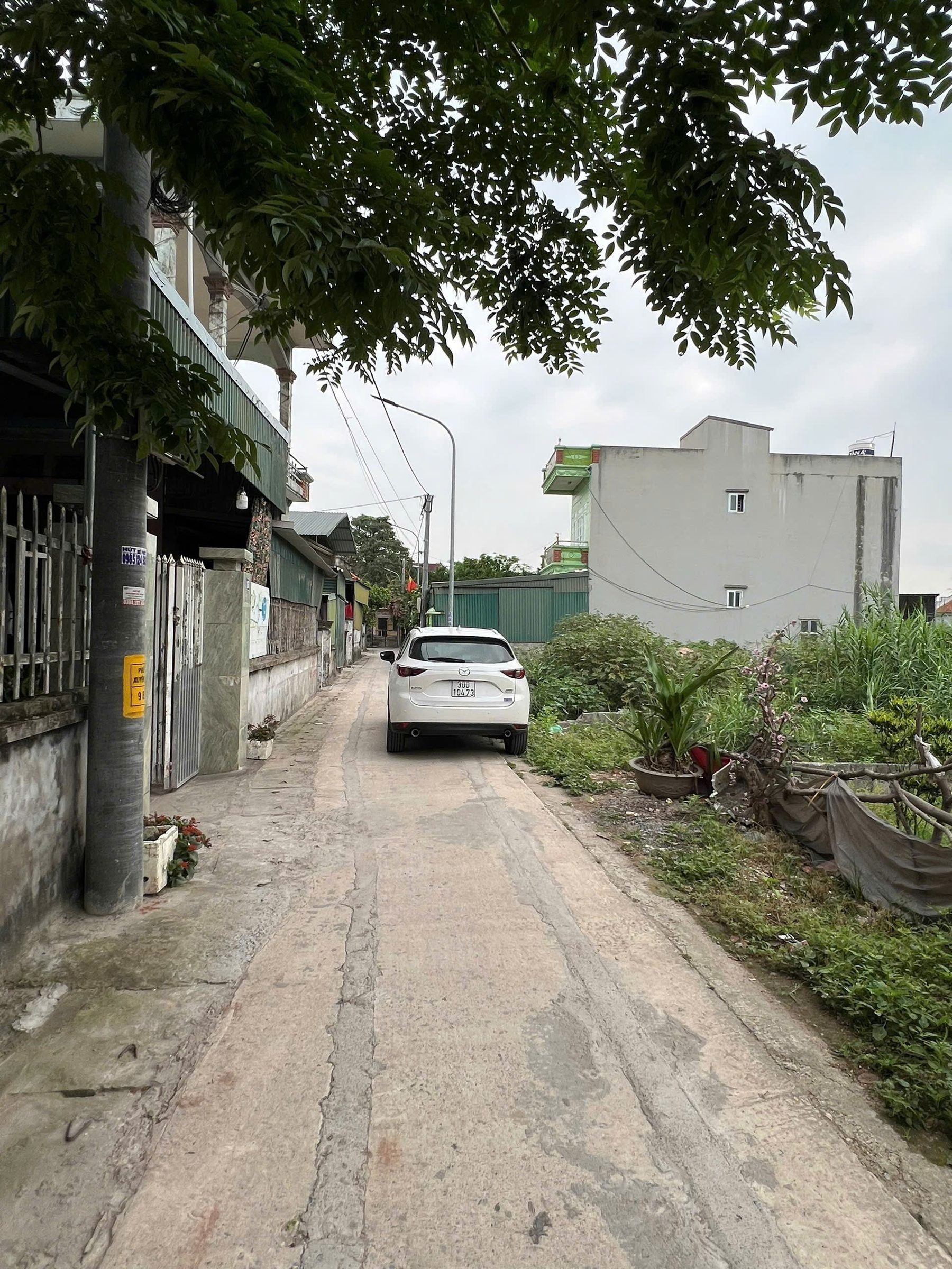 🔥 SIÊU PHẨM HIẾM CÓ 👉 ĐẤT ĐƯỜNG THÔNG Ô TÔ CHÁNH 👉 TIỂU KHU- ĐÔNG ĐOÀI - PHÚ XUYÊN - HÀ NỘI GẦN QUỐC LỘ 1A GẦN TRUNG TÂM HÀNH CHÍNH HUYỆN 
🎄 Diện tích : 92m mặt tiền = hậu 5m Đường Trục Chính Kinh doanh Nhỏ 
🪴 Chỉ Hơn 50m Ra Hồ Điều Hòa , 200m Ra Chợ, N