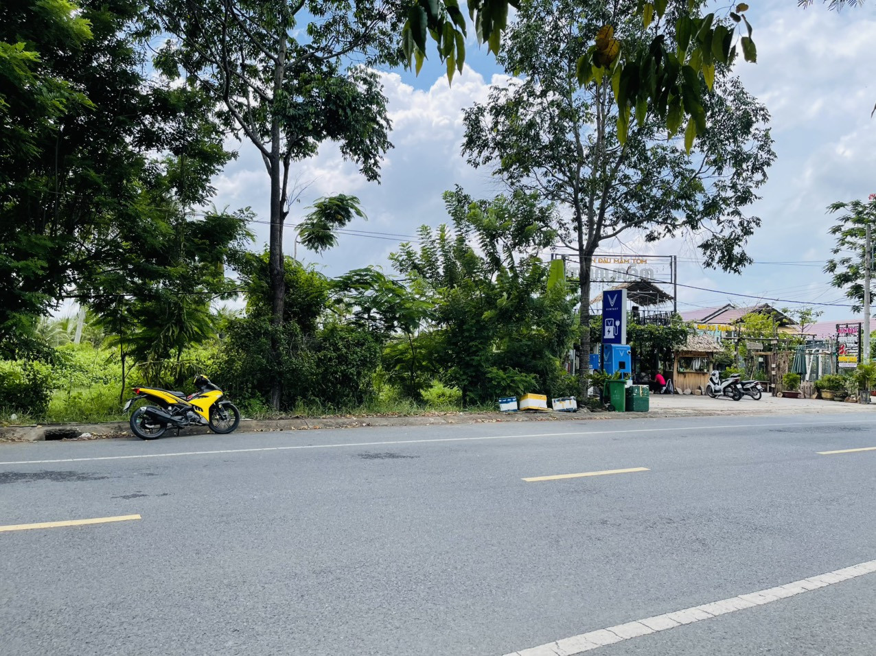SANG LẠI 2500M2 ĐẤT THỔ CƯ MT ĐƯỜNG TỈNH CẠNH CHỢ TRUNG TÂM TRẦN ĐỀ GIÁ 300 TR/MN